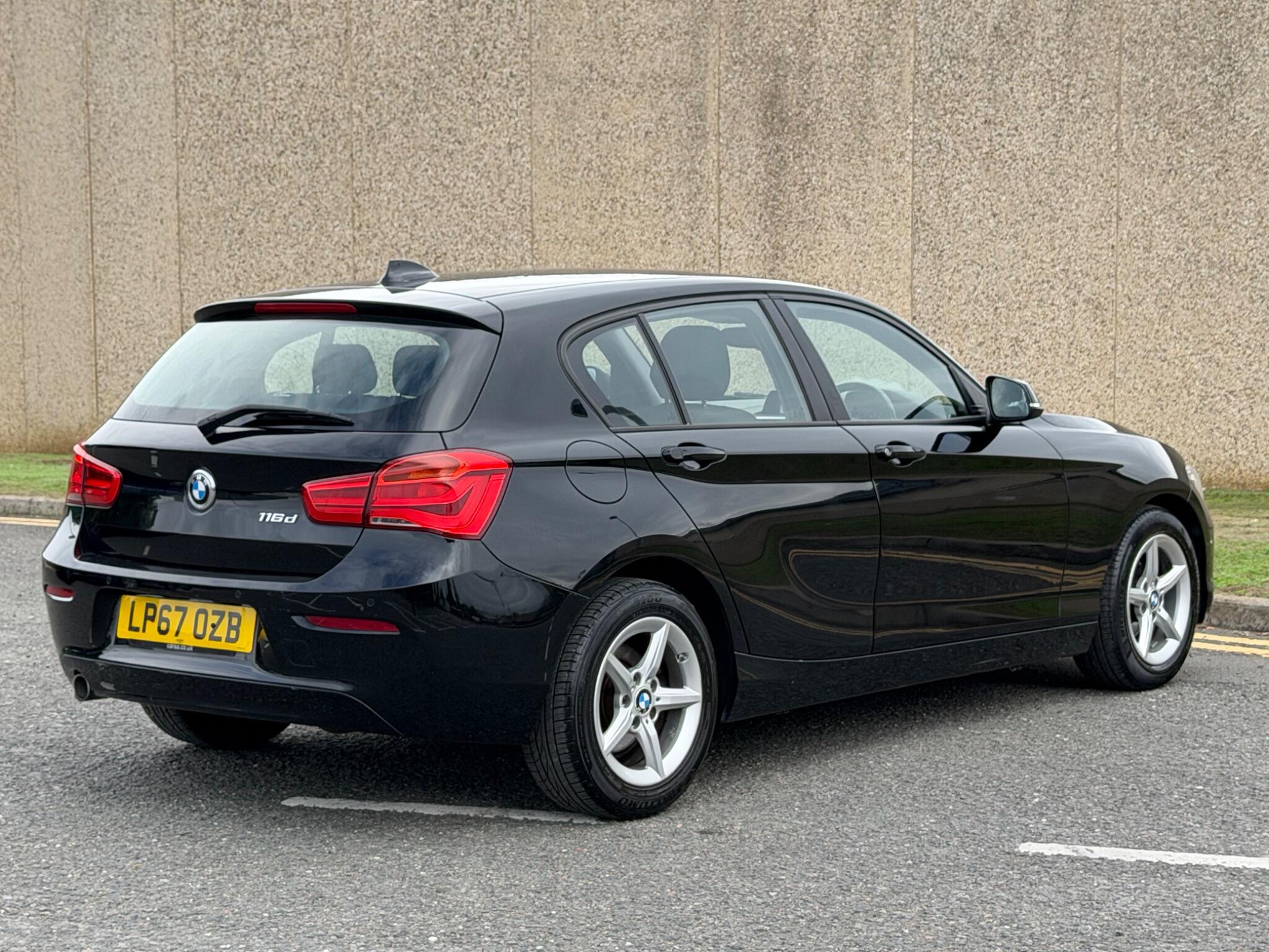 BMW 1 Series view 9