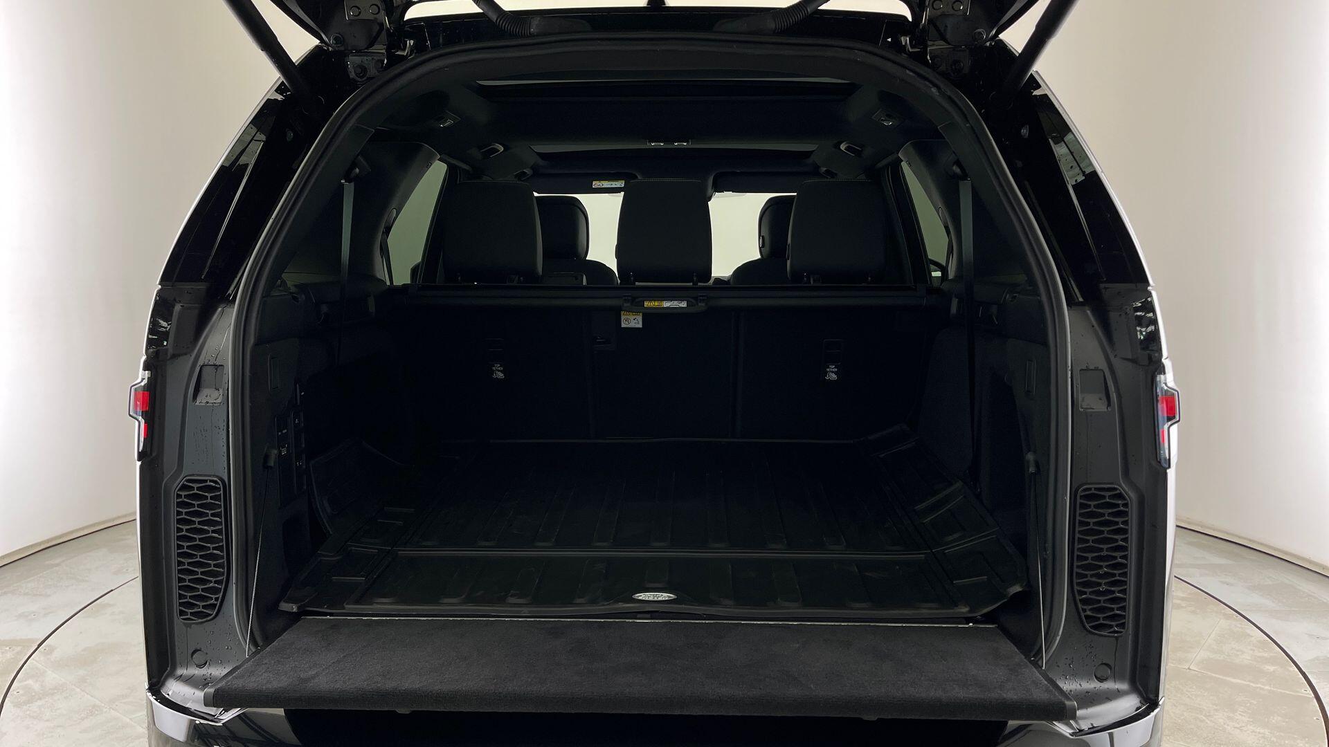 Land Rover Discovery view 10