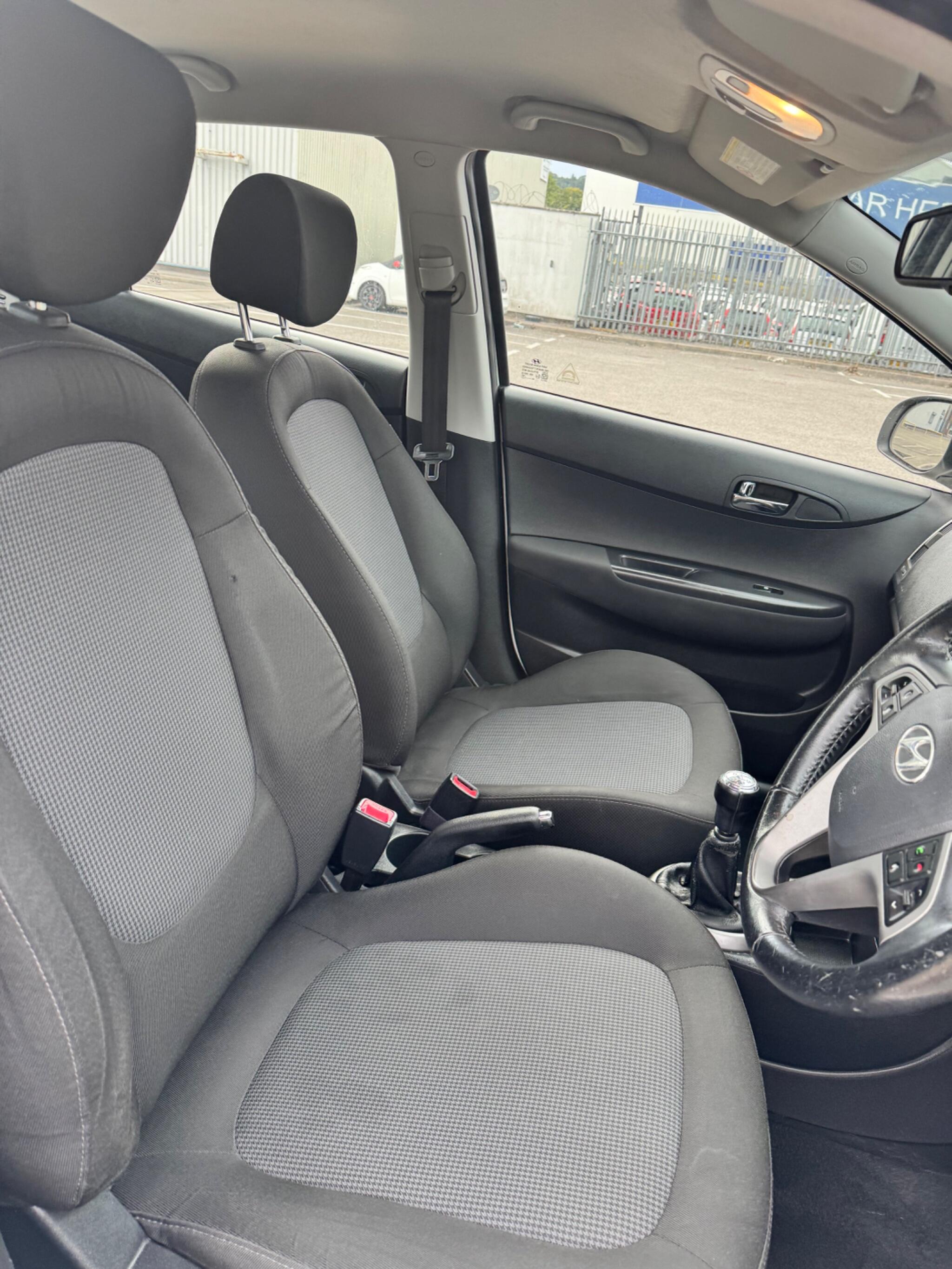 Hyundai i20 view 28