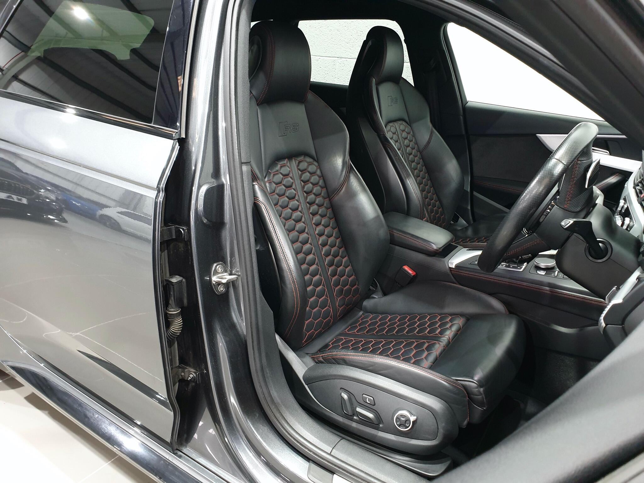 Audi RS4 view 45
