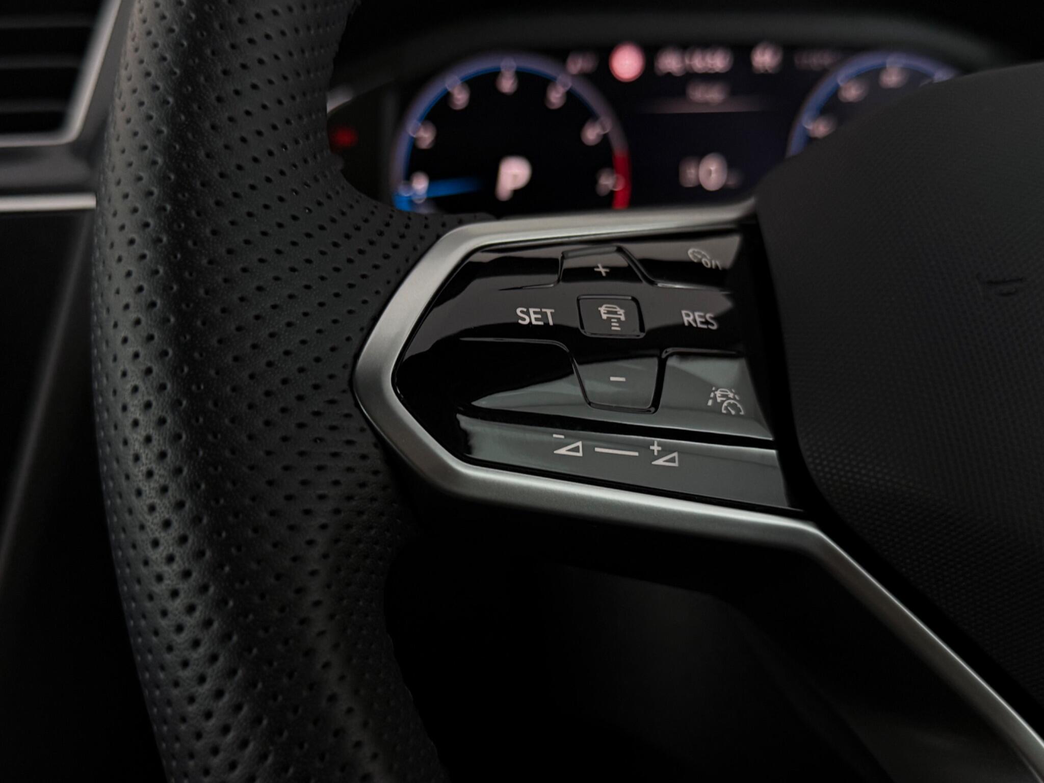Volkswagen Tiguan view 12