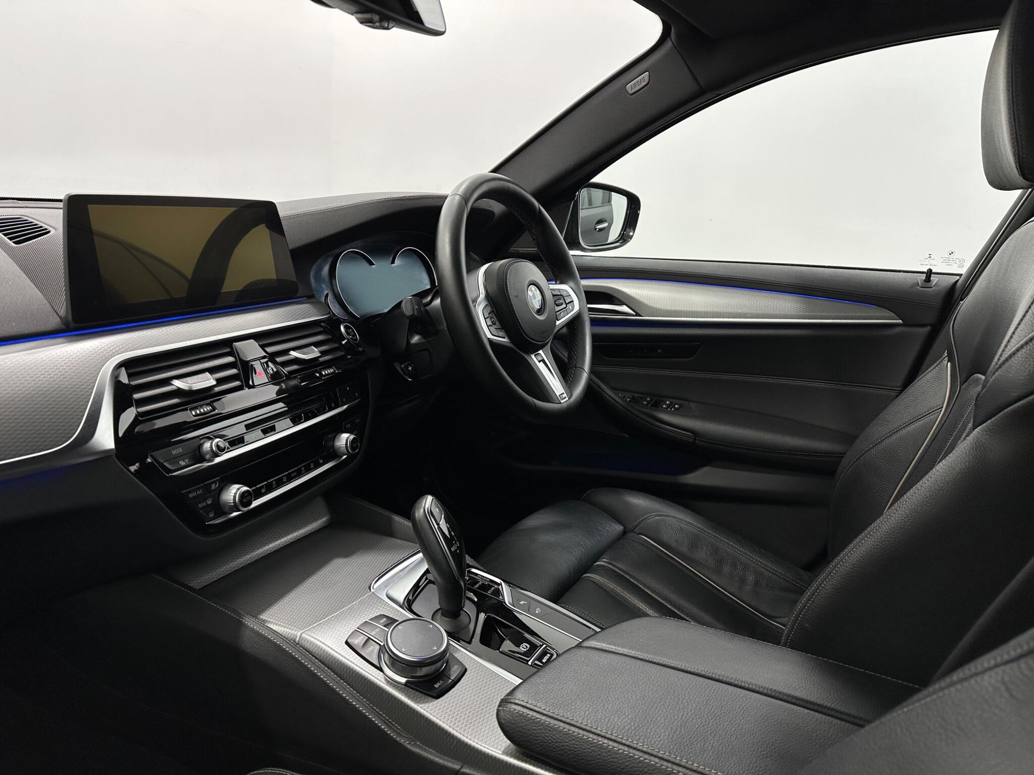 BMW 5 Series view 32