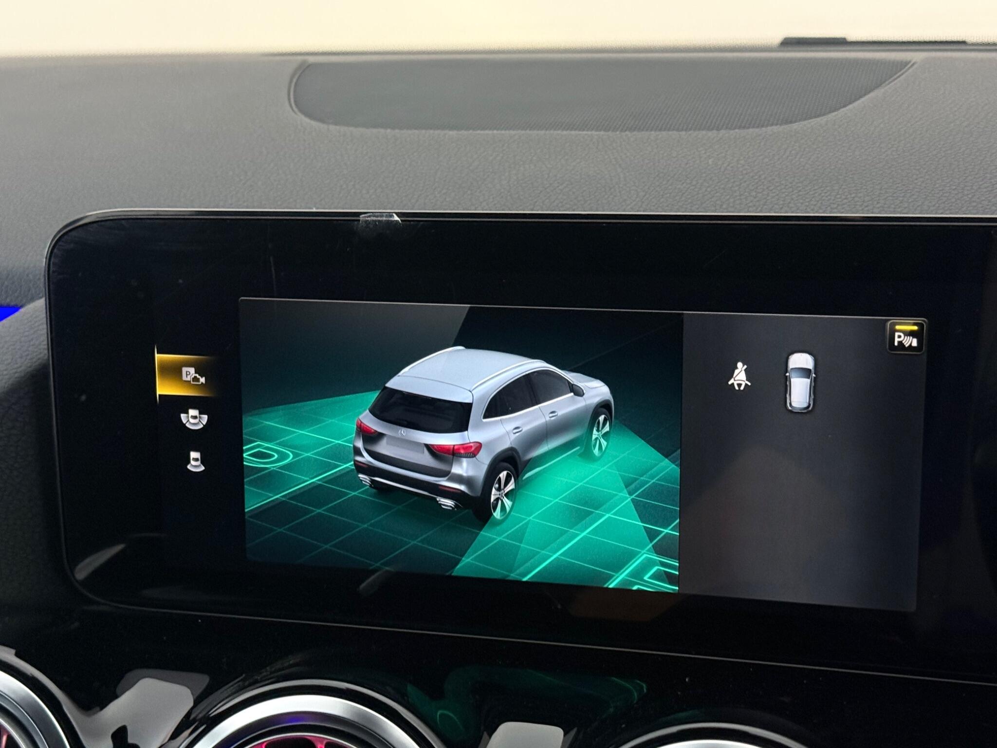Mercedes-Benz Gla view 24