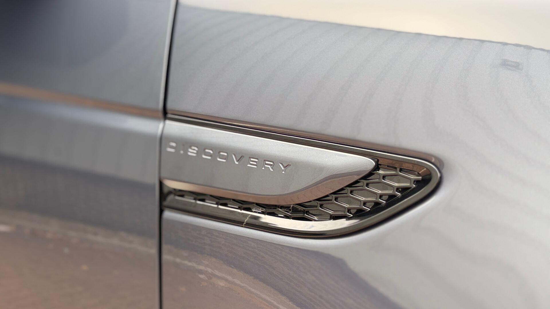 Land Rover Discovery Sport view 25
