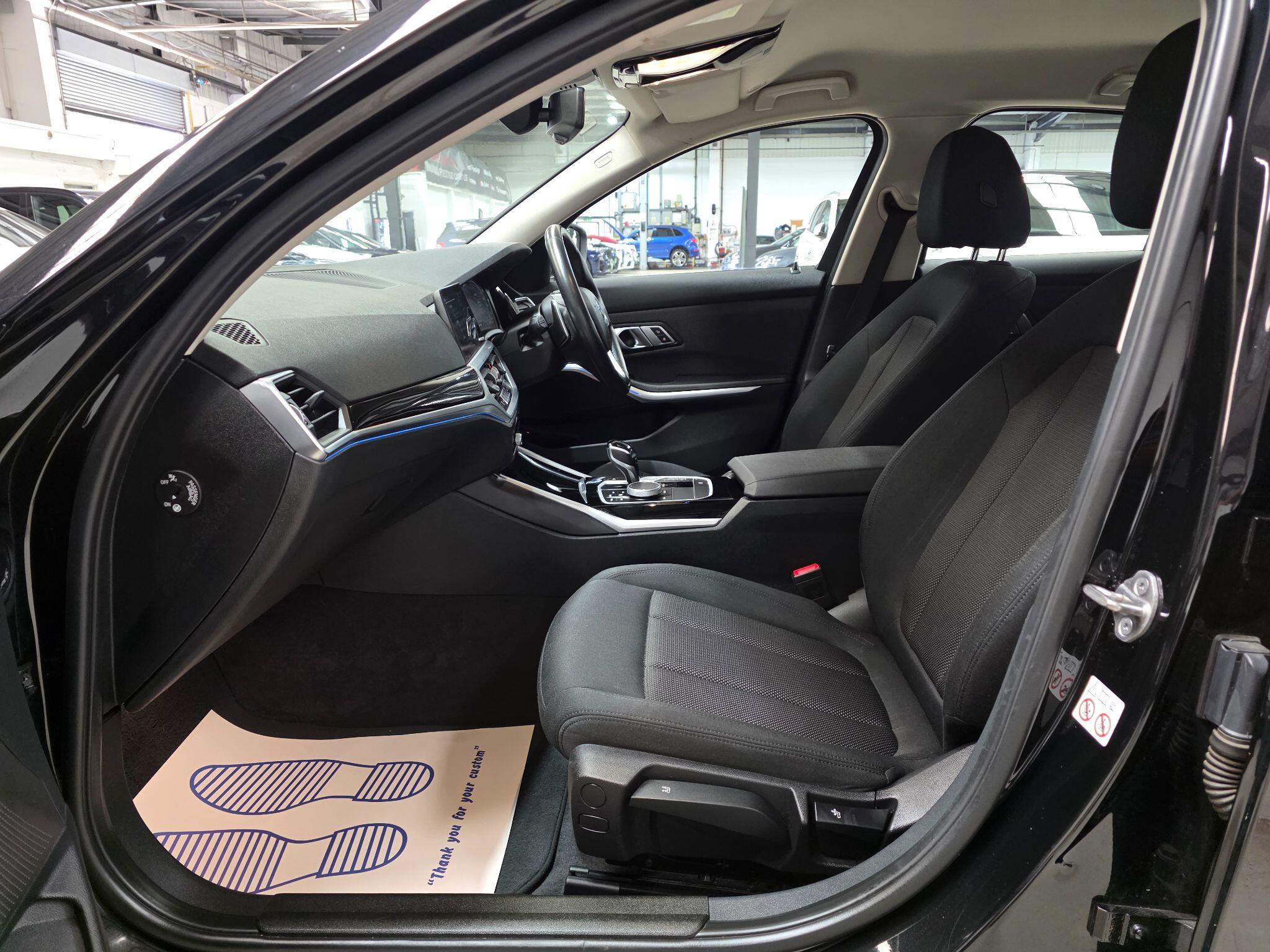 BMW 3 Series view 28