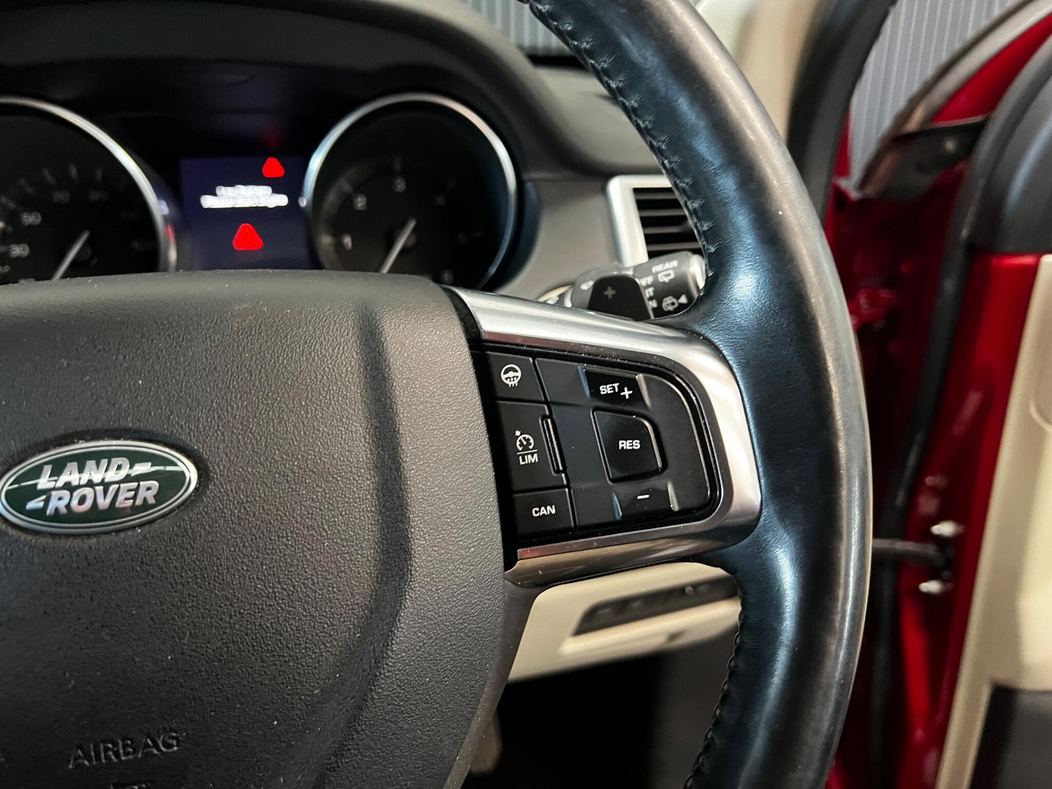 Land Rover Discovery Sport view 30