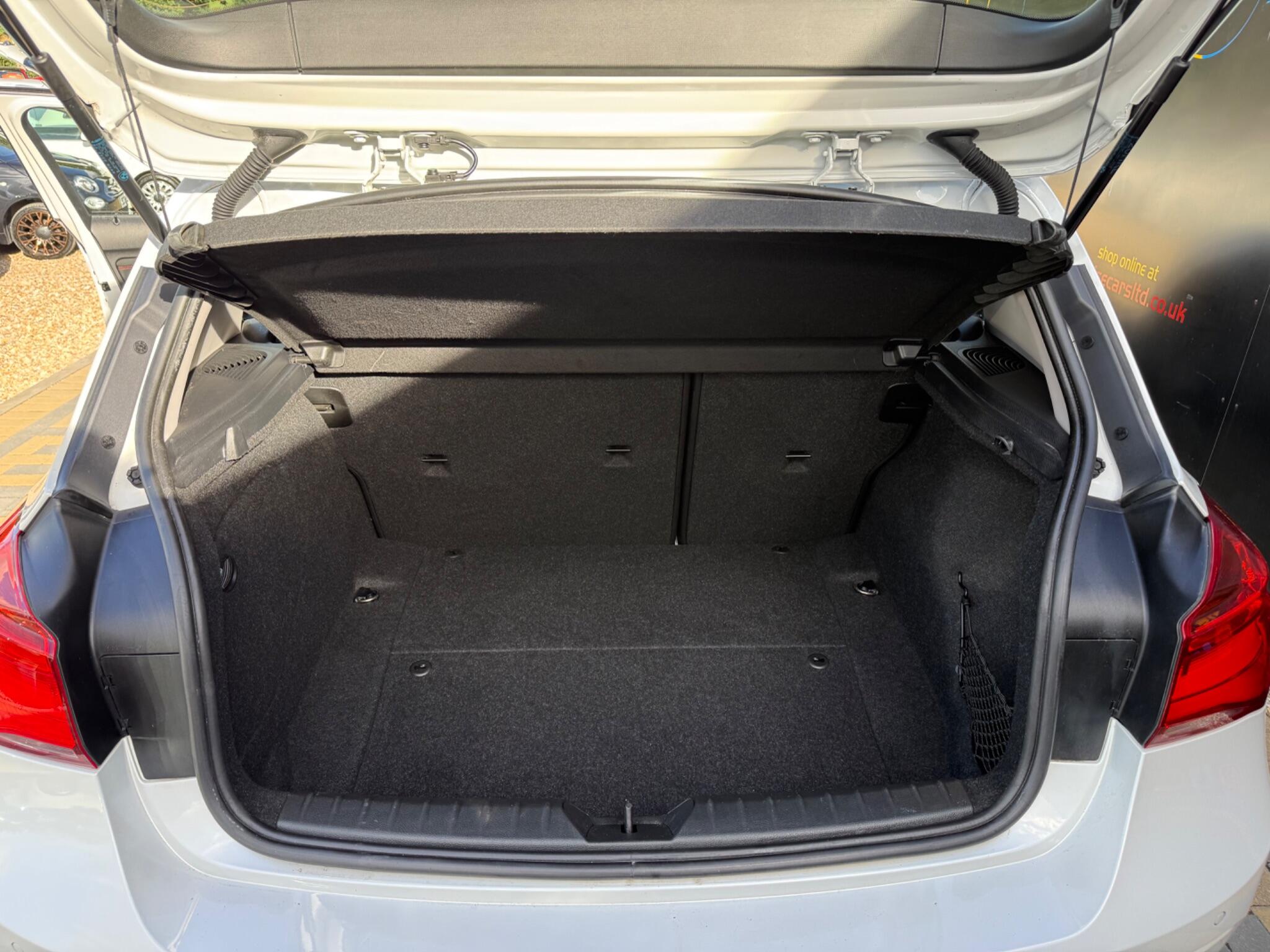 BMW 1 Series view 24