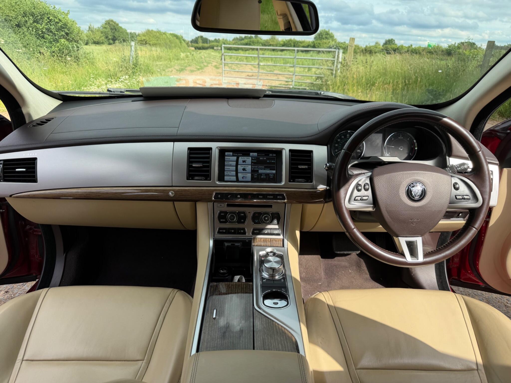 Jaguar XF view 4