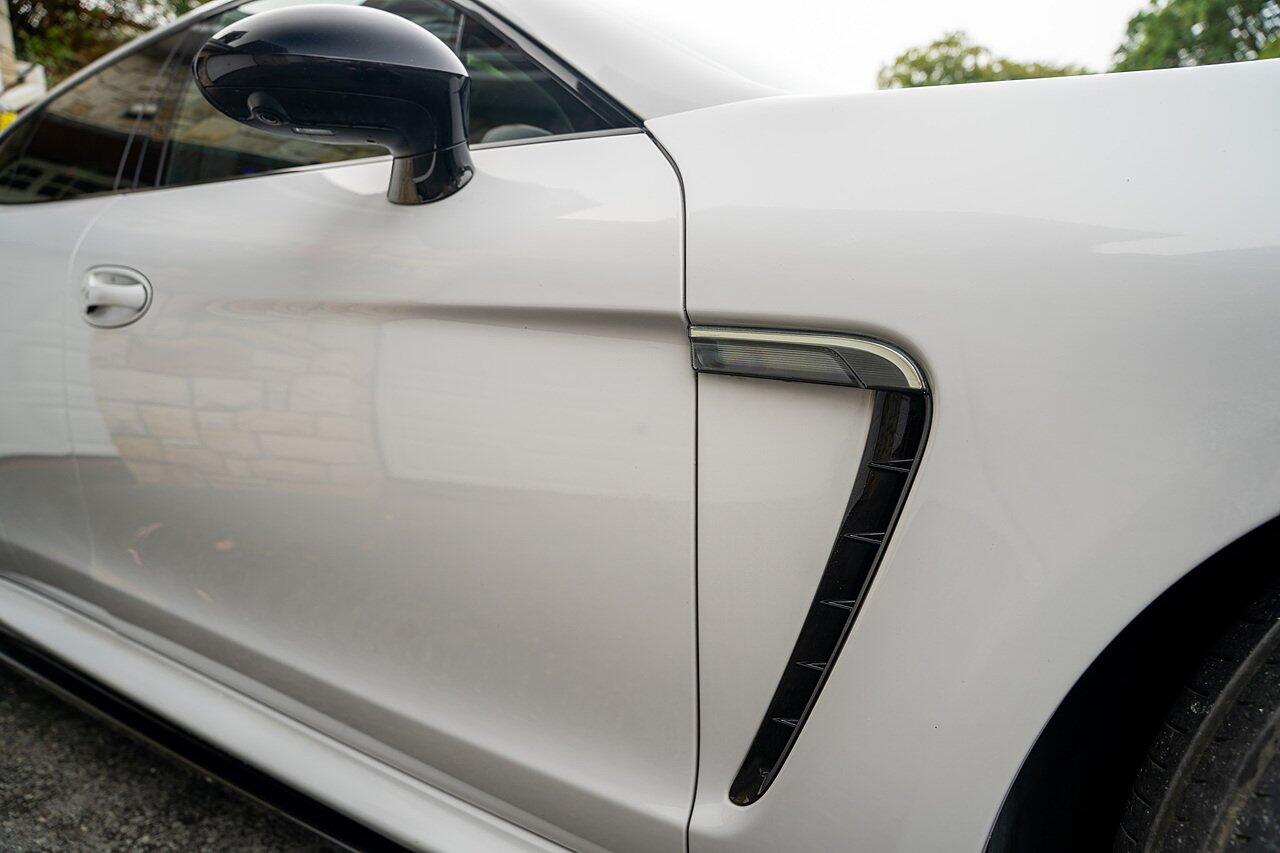 Porsche Panamera view 29