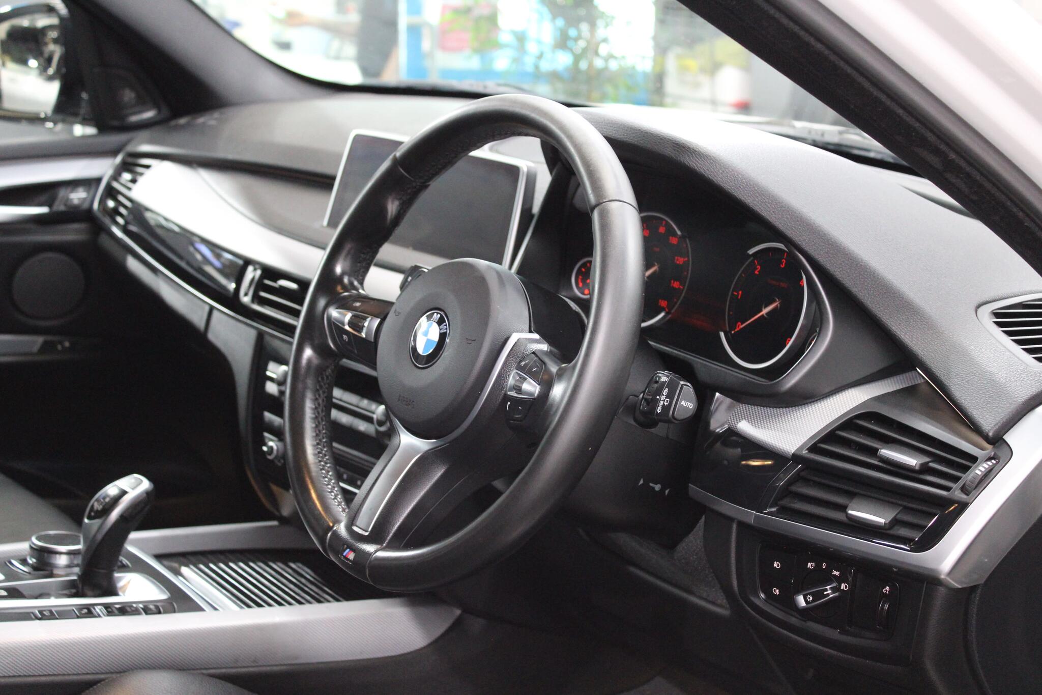 BMW X5 view 15