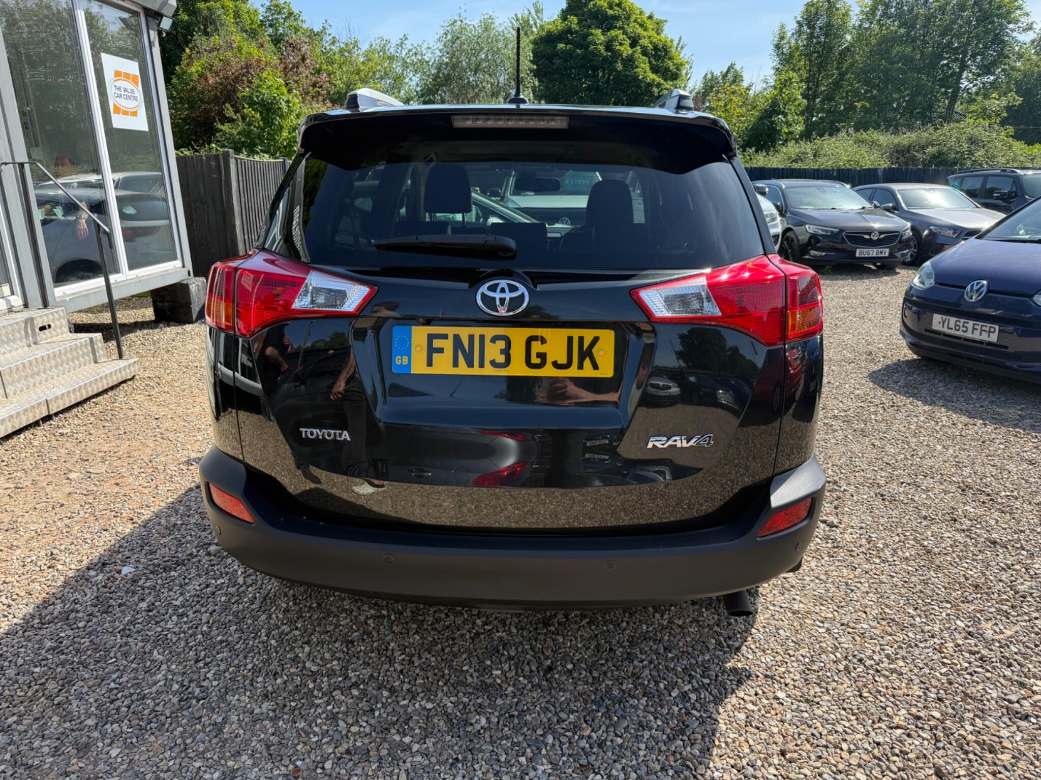Toyota Rav4 view 4