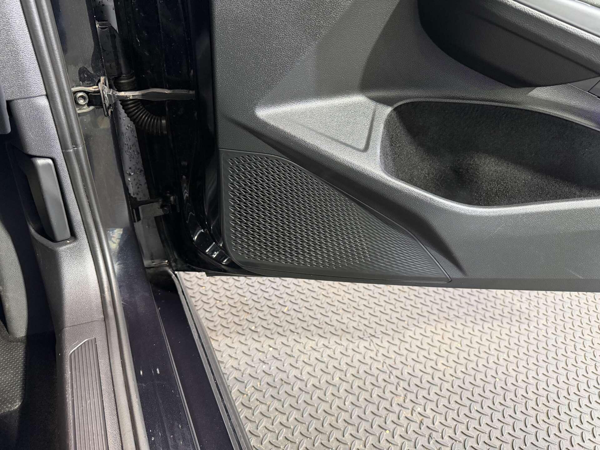 Volkswagen Golf view 20
