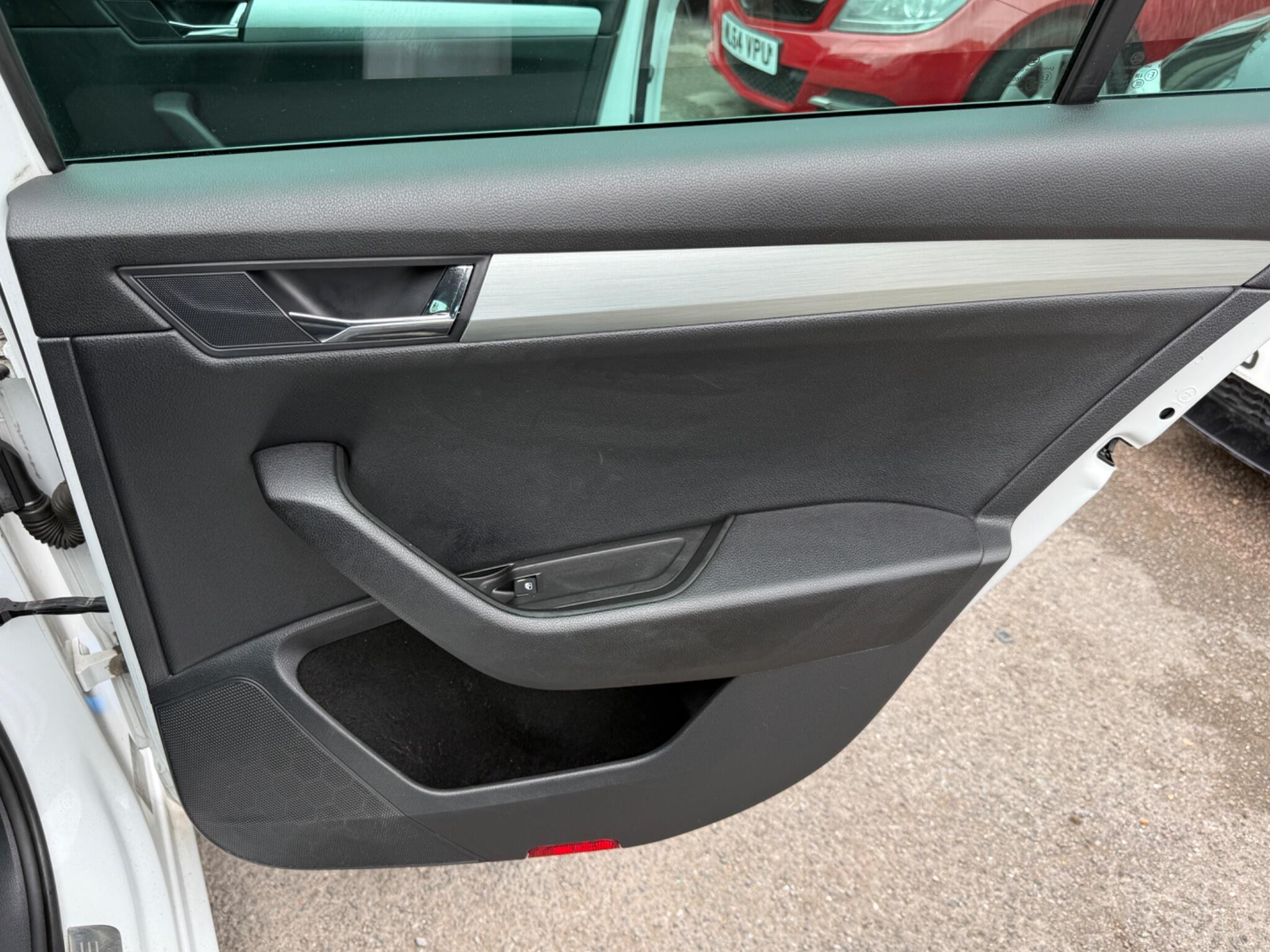 Skoda Superb - Image 38