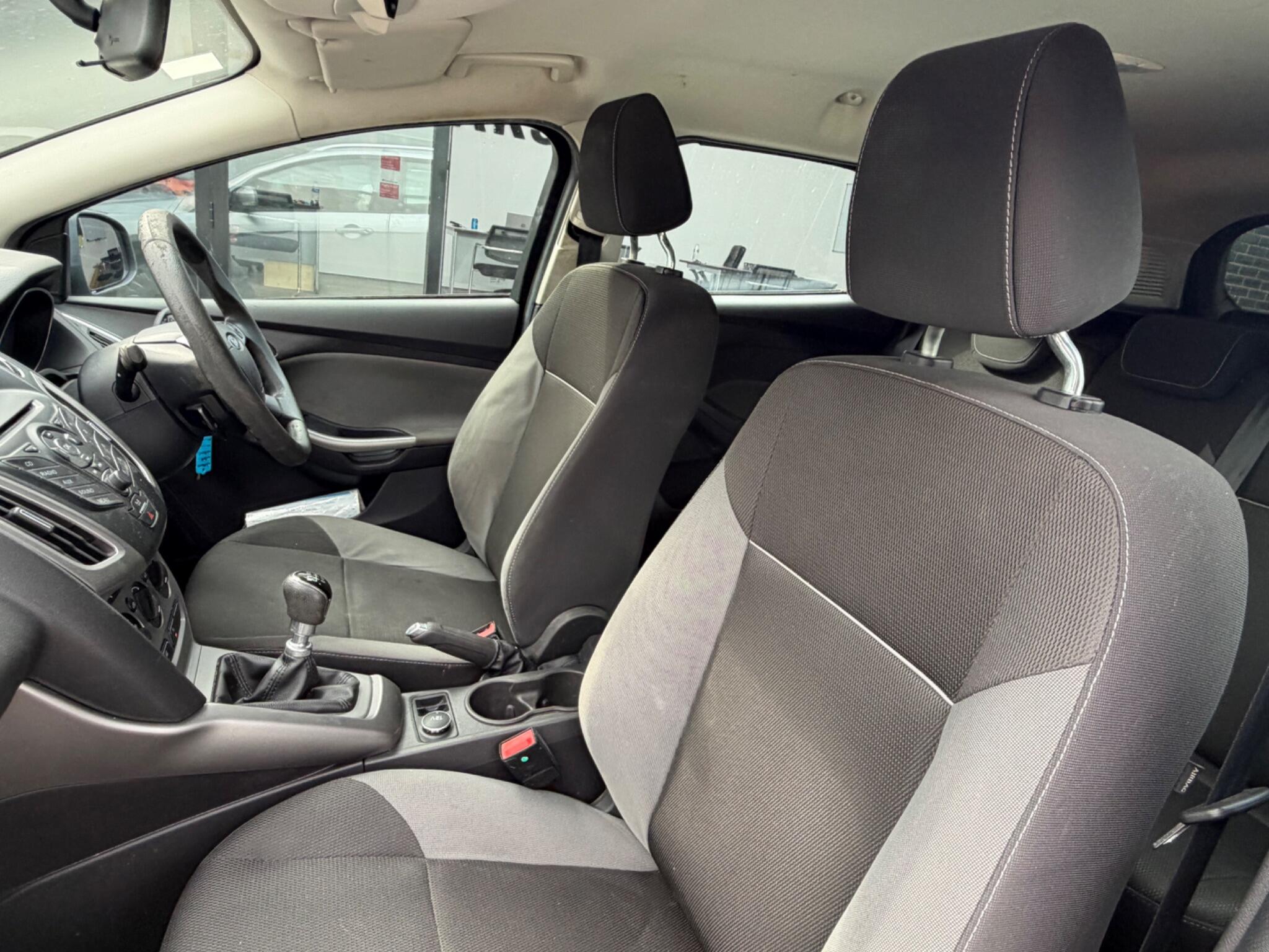Ford Focus view 17