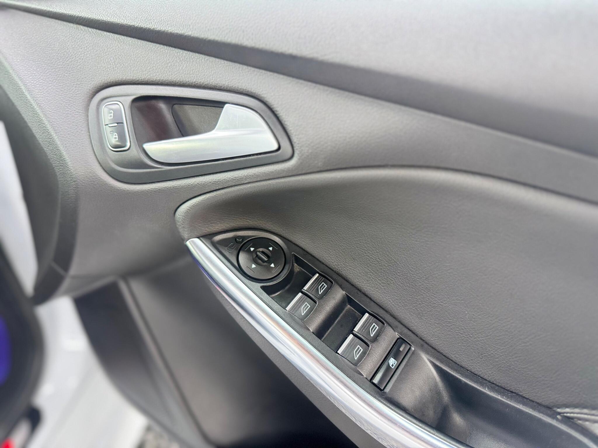 Ford Focus view 36