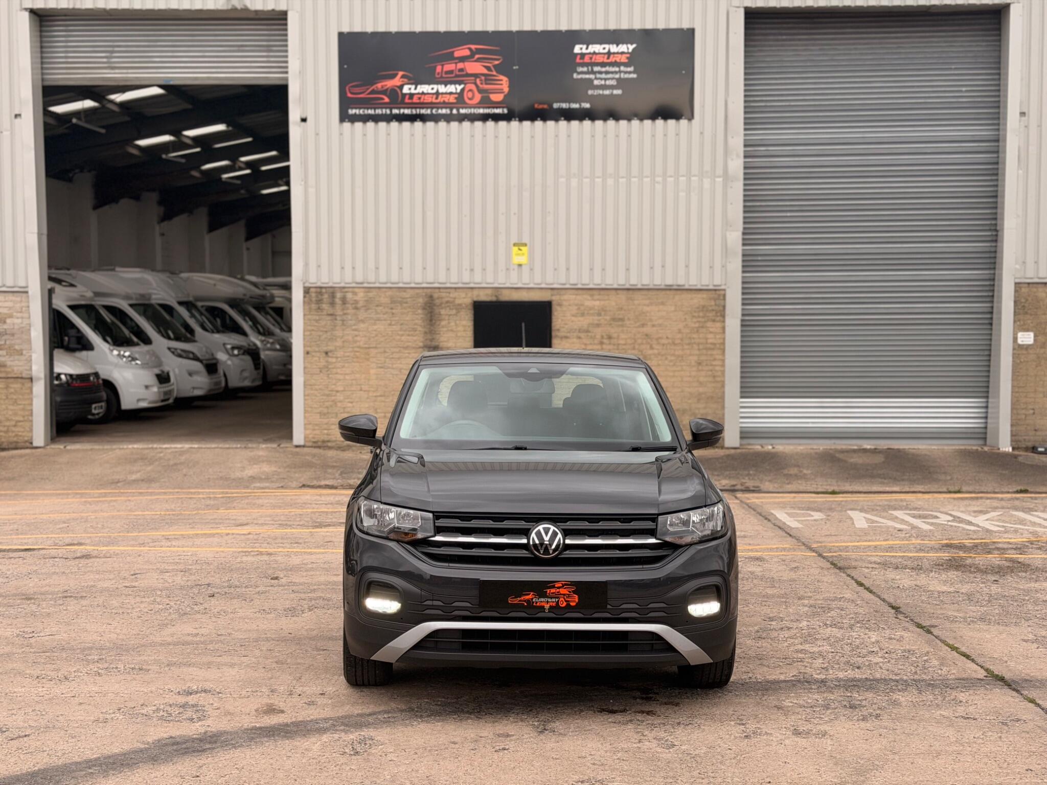 Volkswagen T-Cross view 8