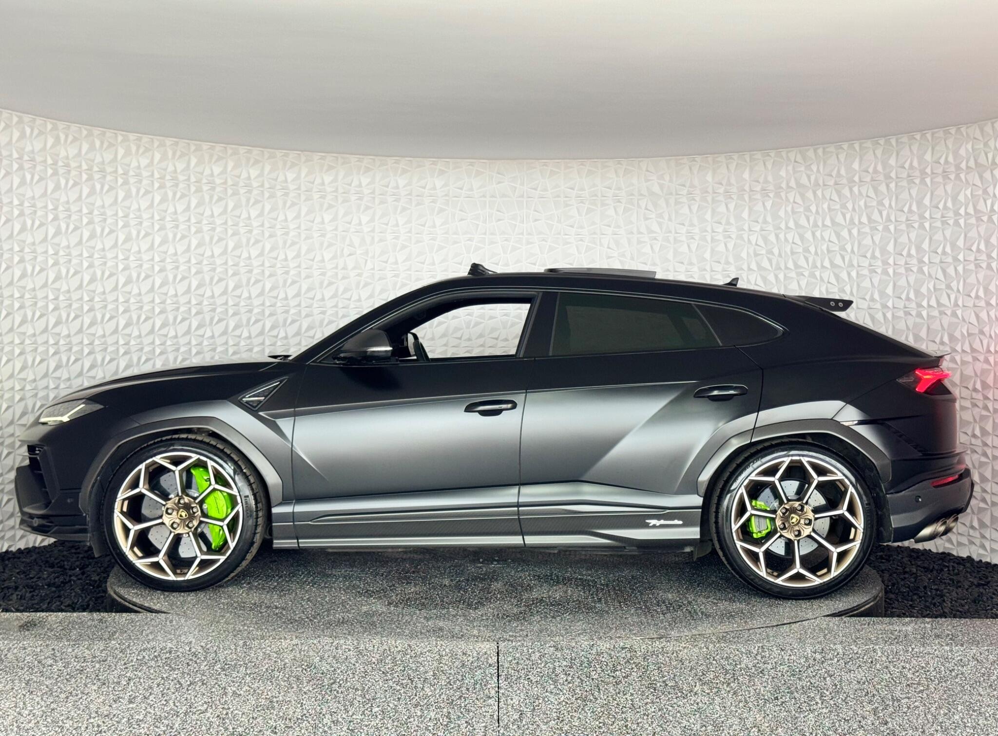 Lamborghini Urus view 21