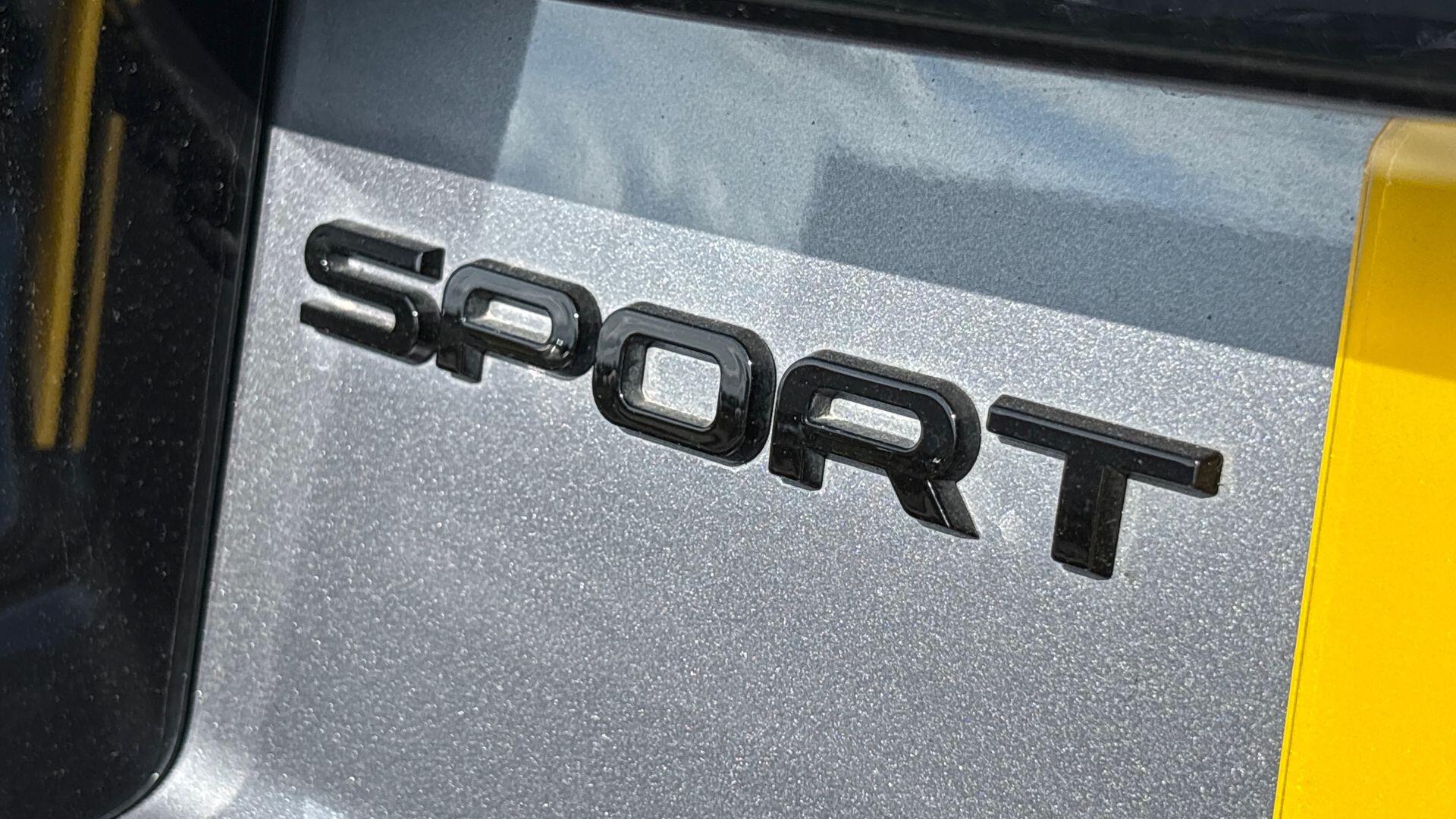 Land Rover Discovery Sport view 21