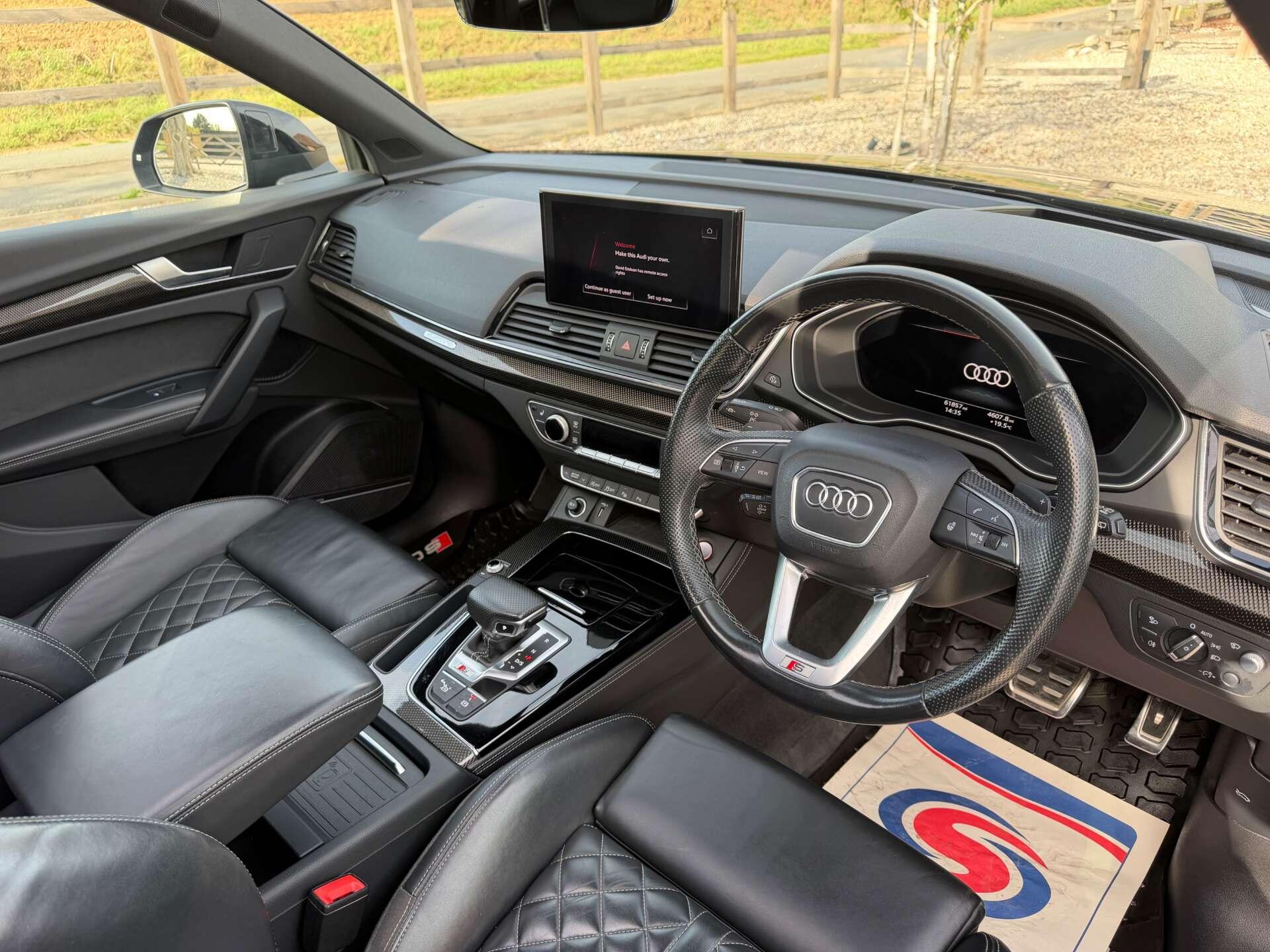 Audi SQ5 view 18
