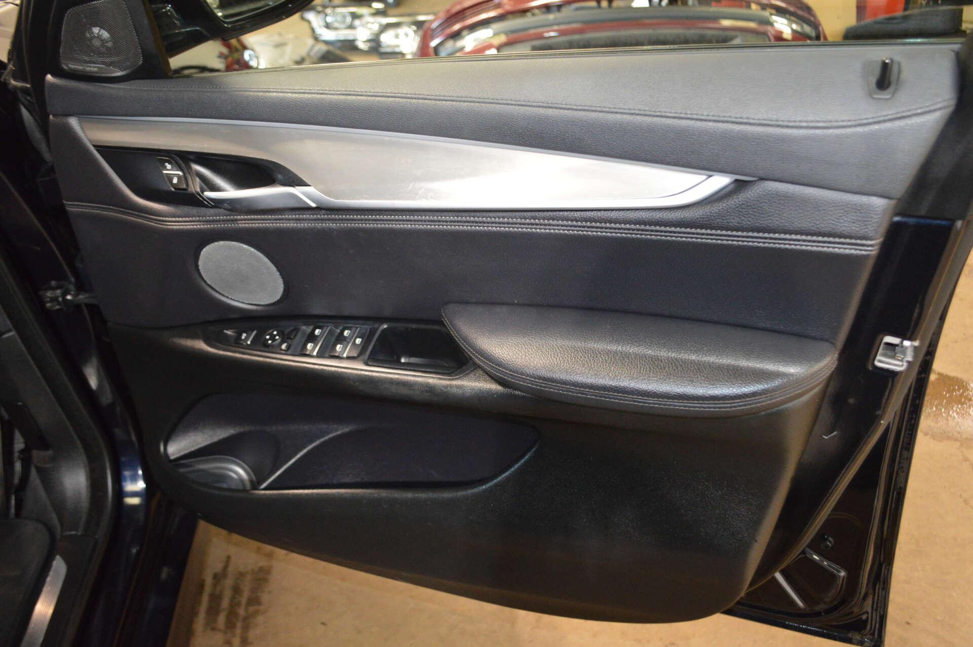 BMW X6 view 28