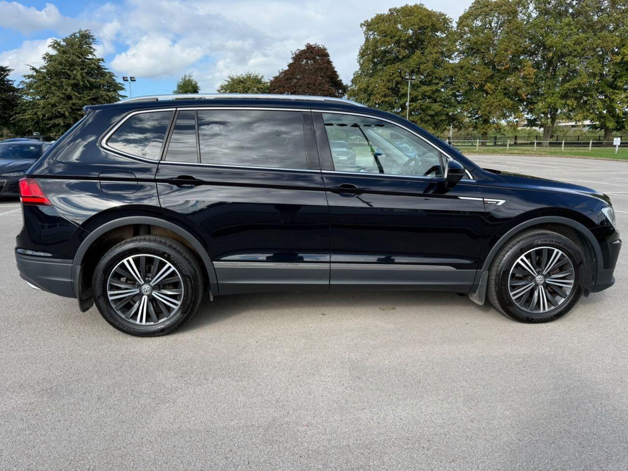 Volkswagen Tiguan Allspace view 18