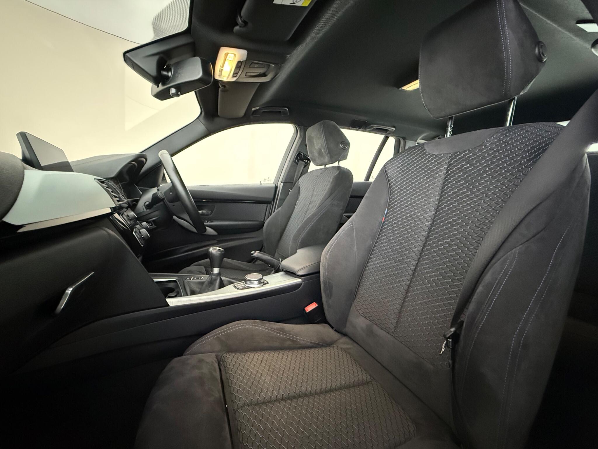 BMW 3 Series view 18
