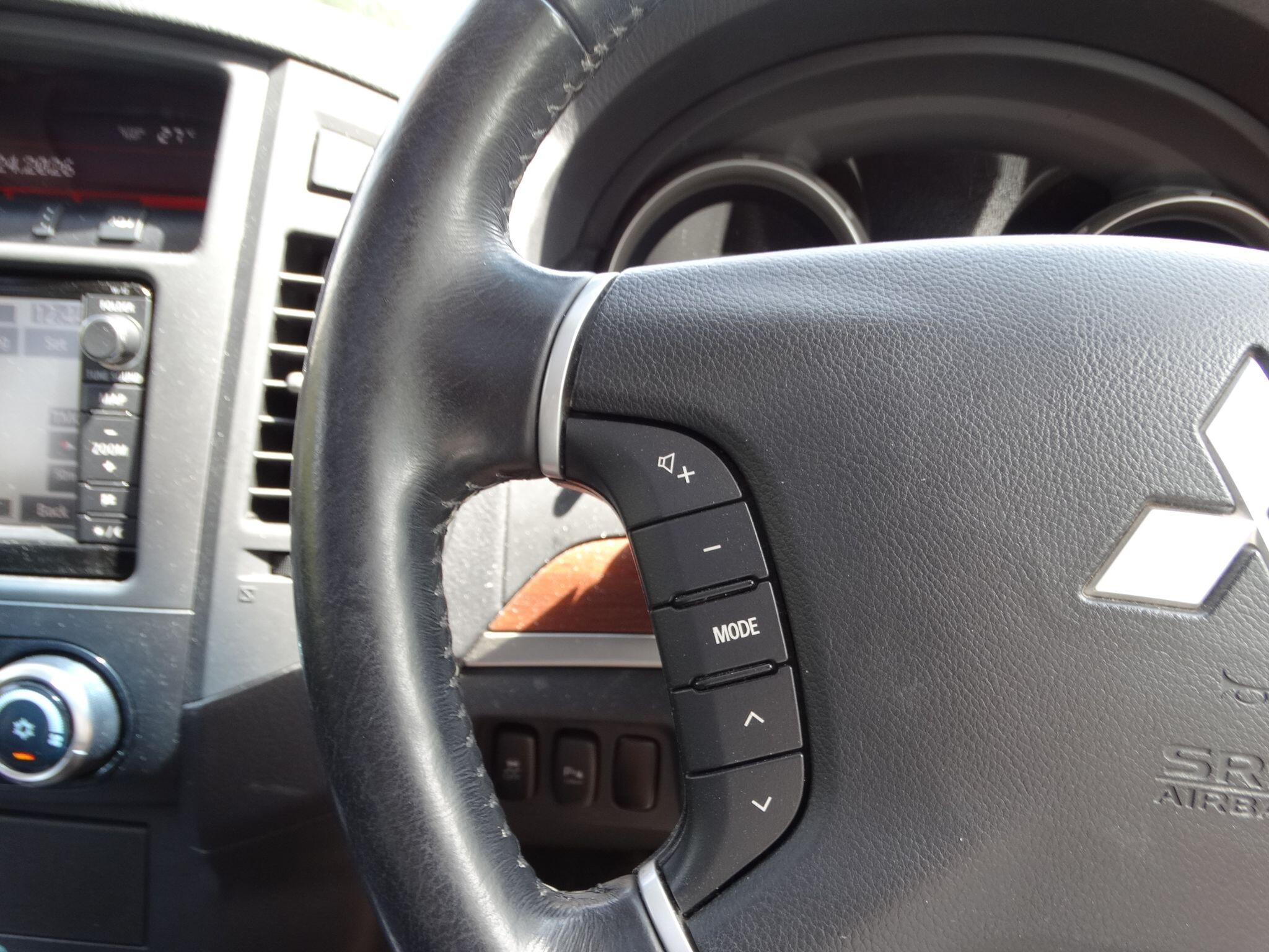 Mitsubishi Shogun view 23