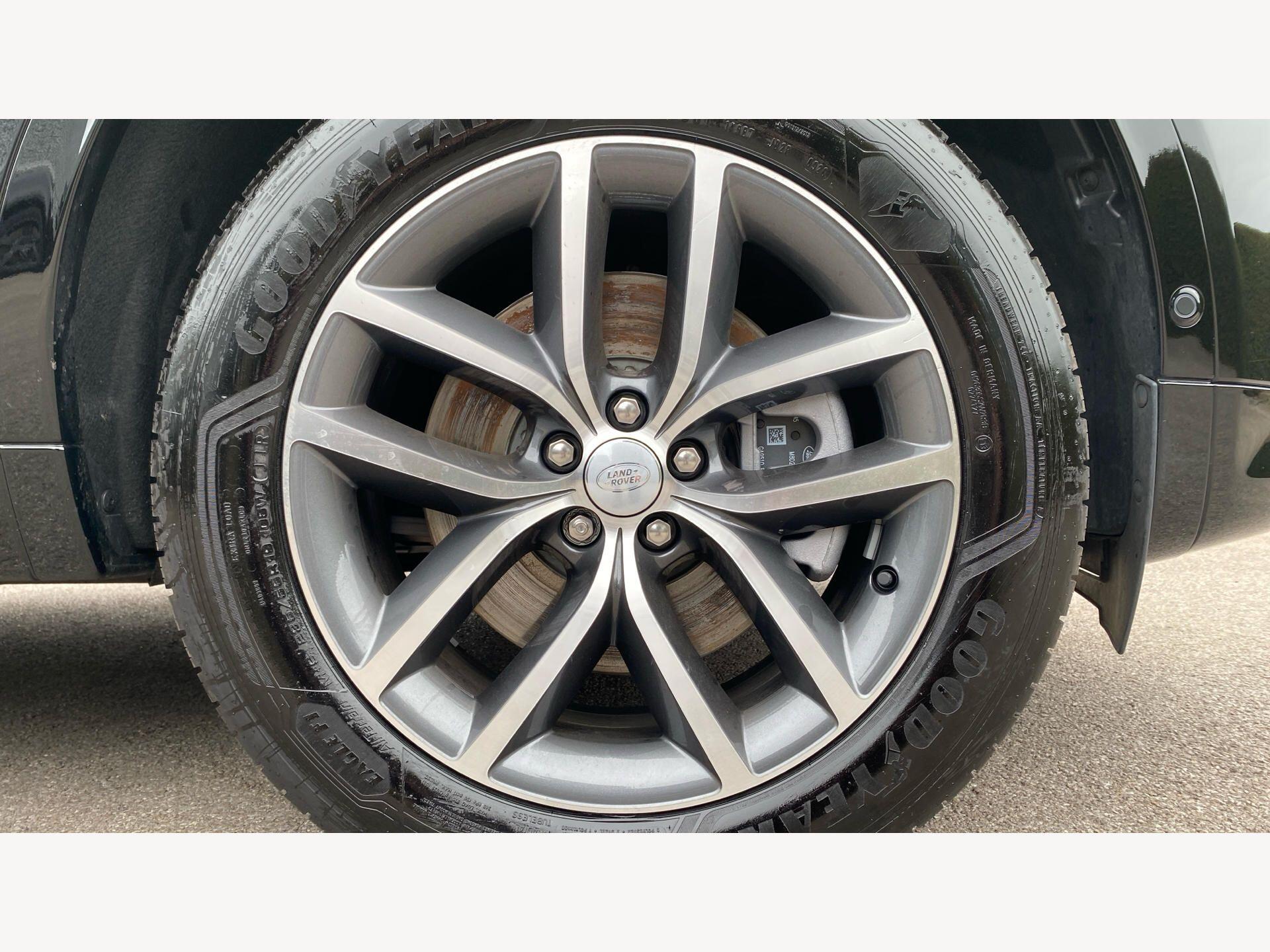 Land Rover Discovery Sport view 9