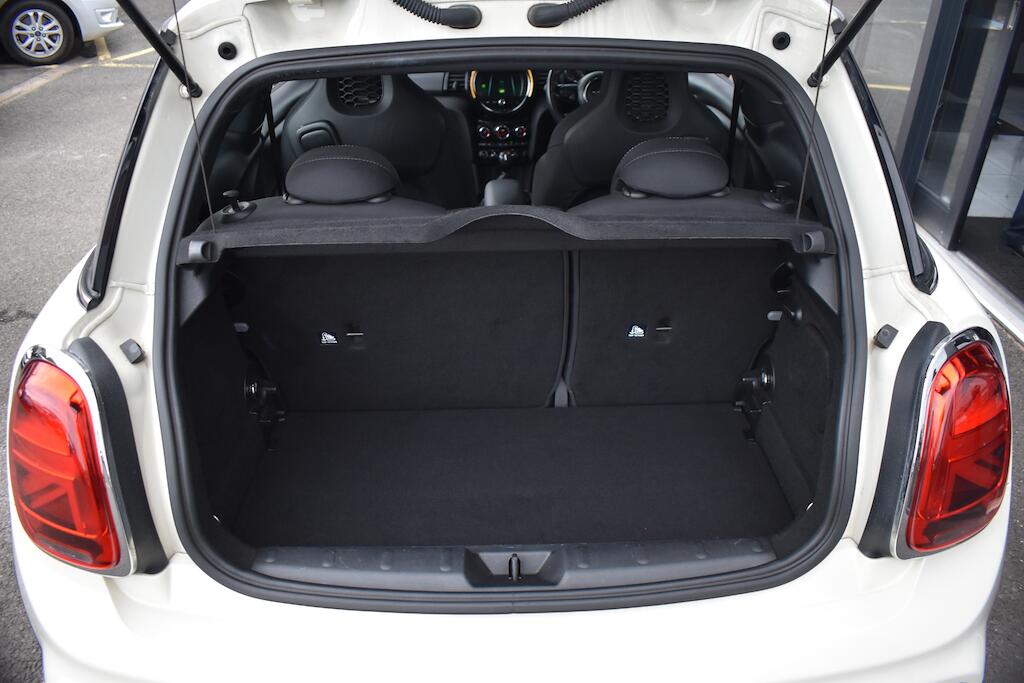 Mini Cooper view 40