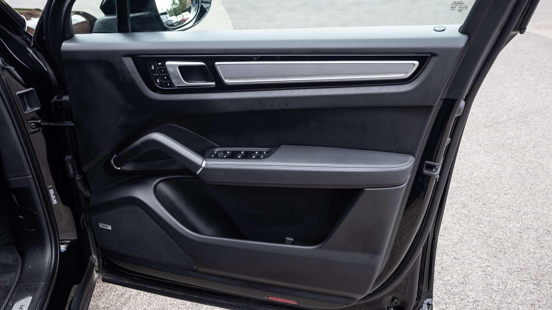 Porsche Cayenne view 35
