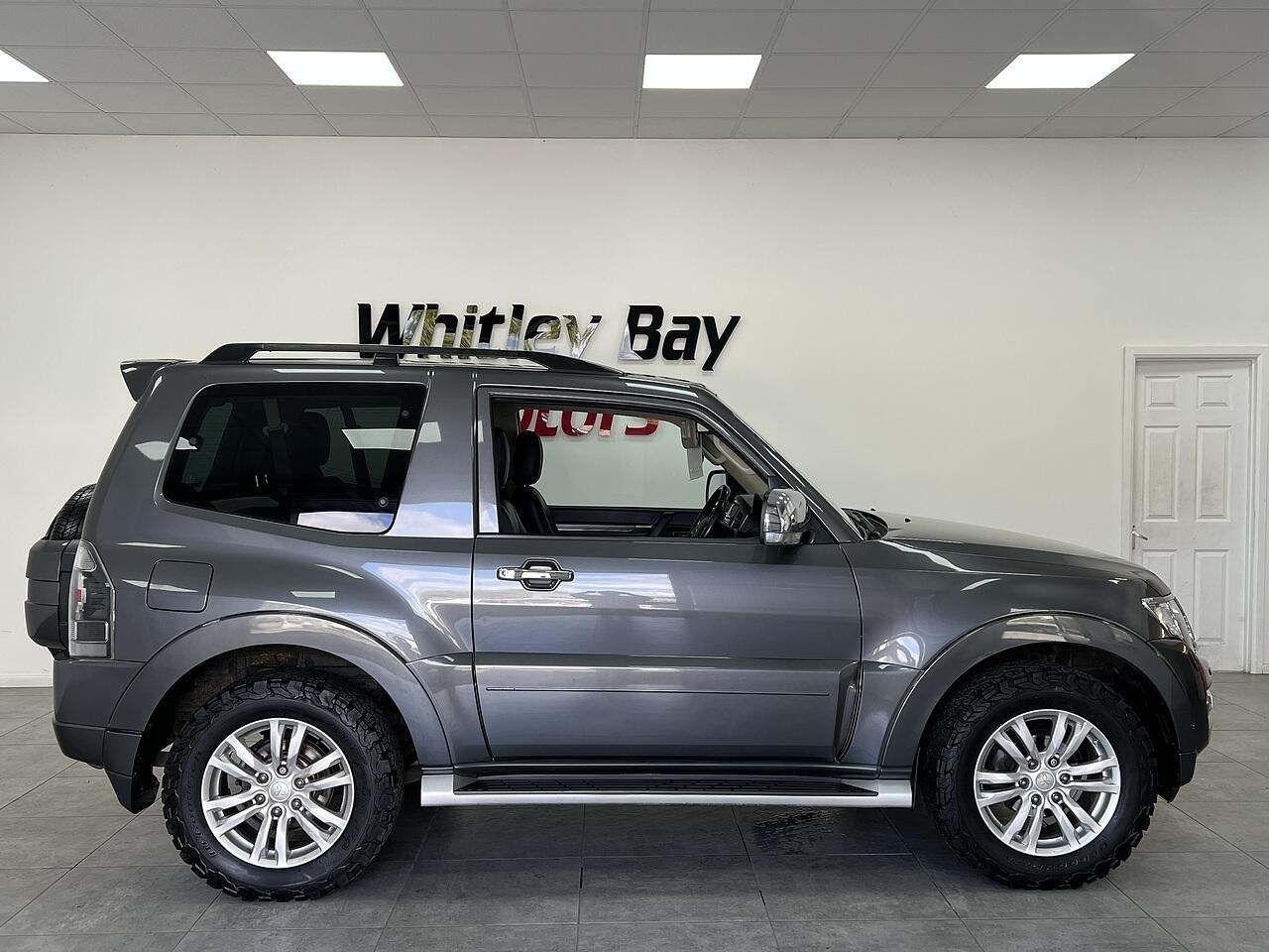 Mitsubishi Shogun view 2