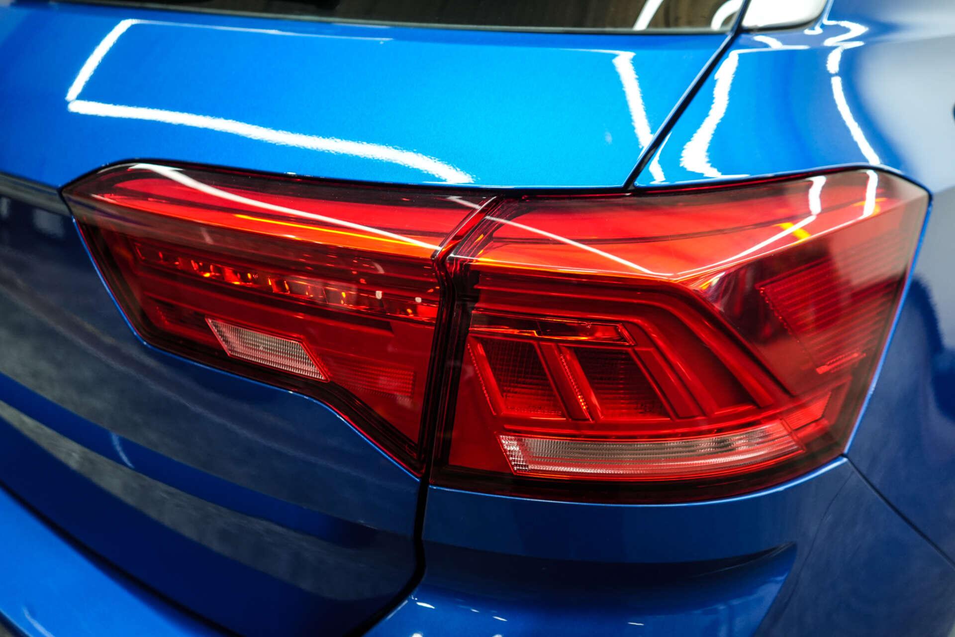 Volkswagen T-Roc view 9