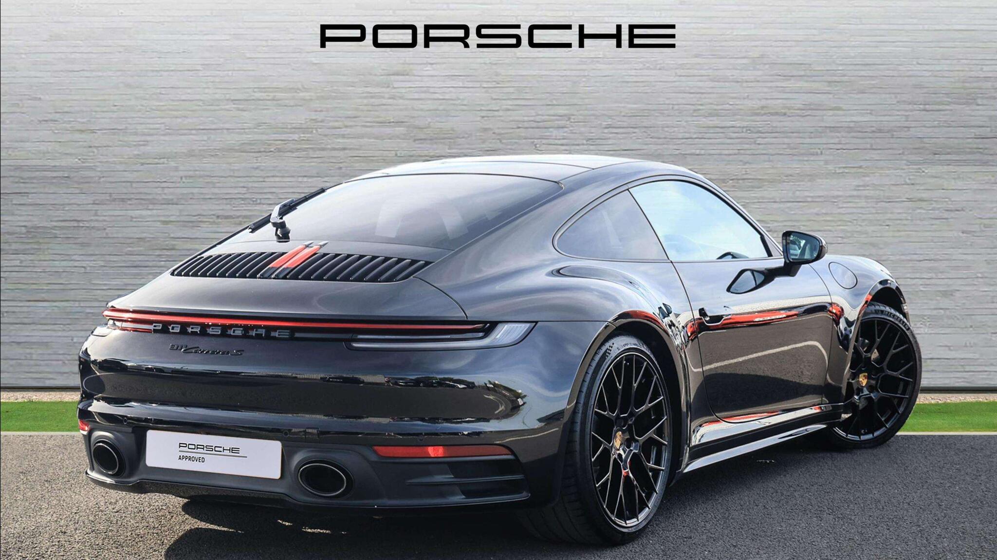 Porsche 911 view 3