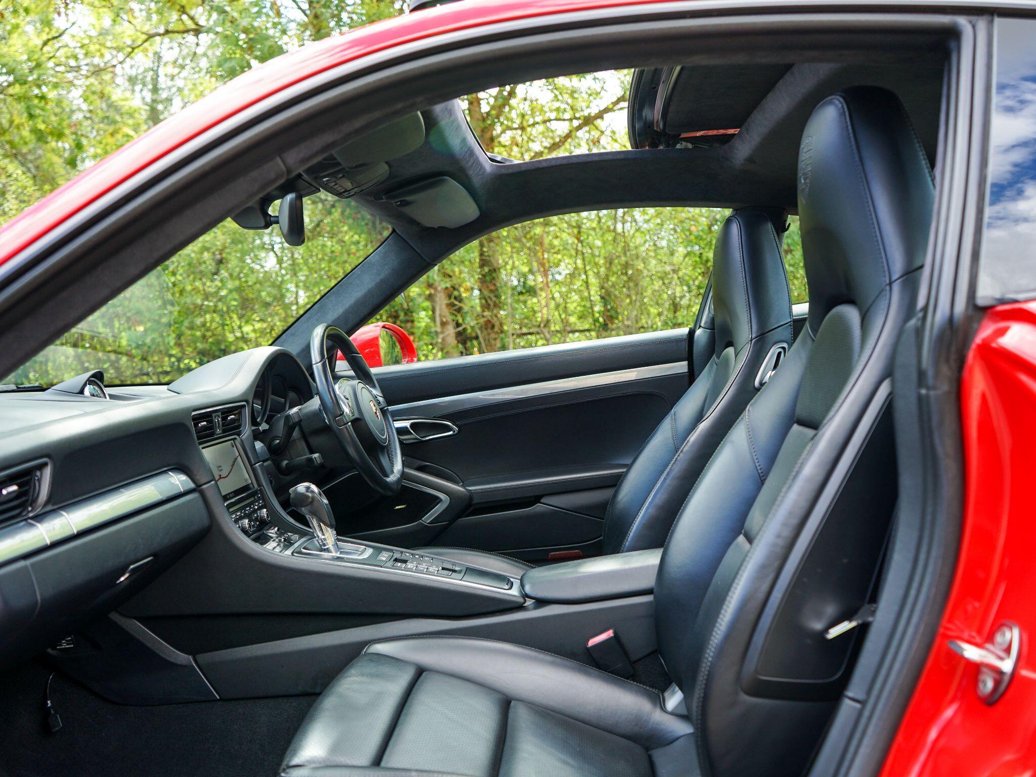 Porsche 911 view 3