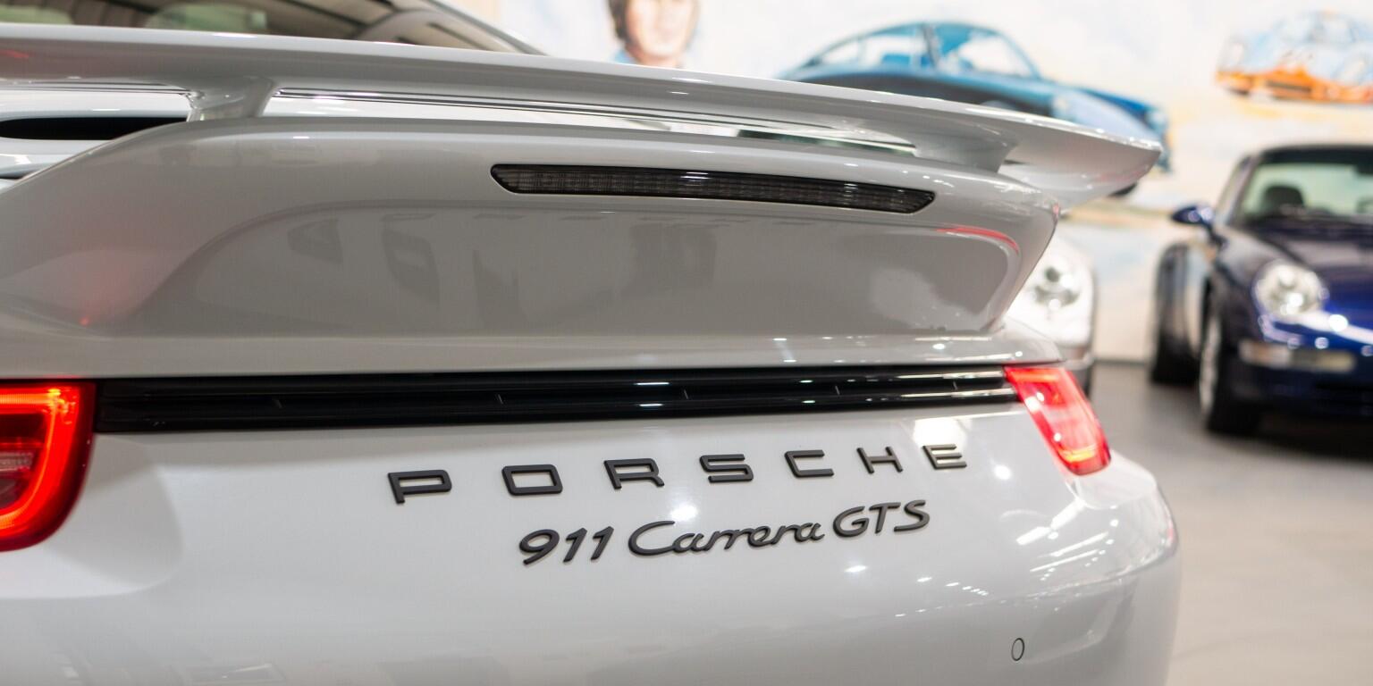 Porsche 911 view 58