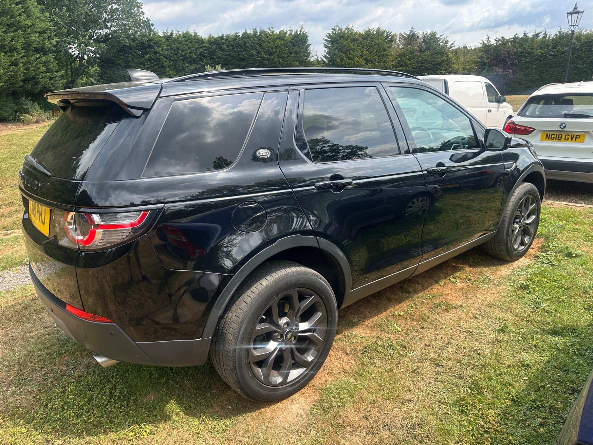 Land Rover Discovery Sport view 5