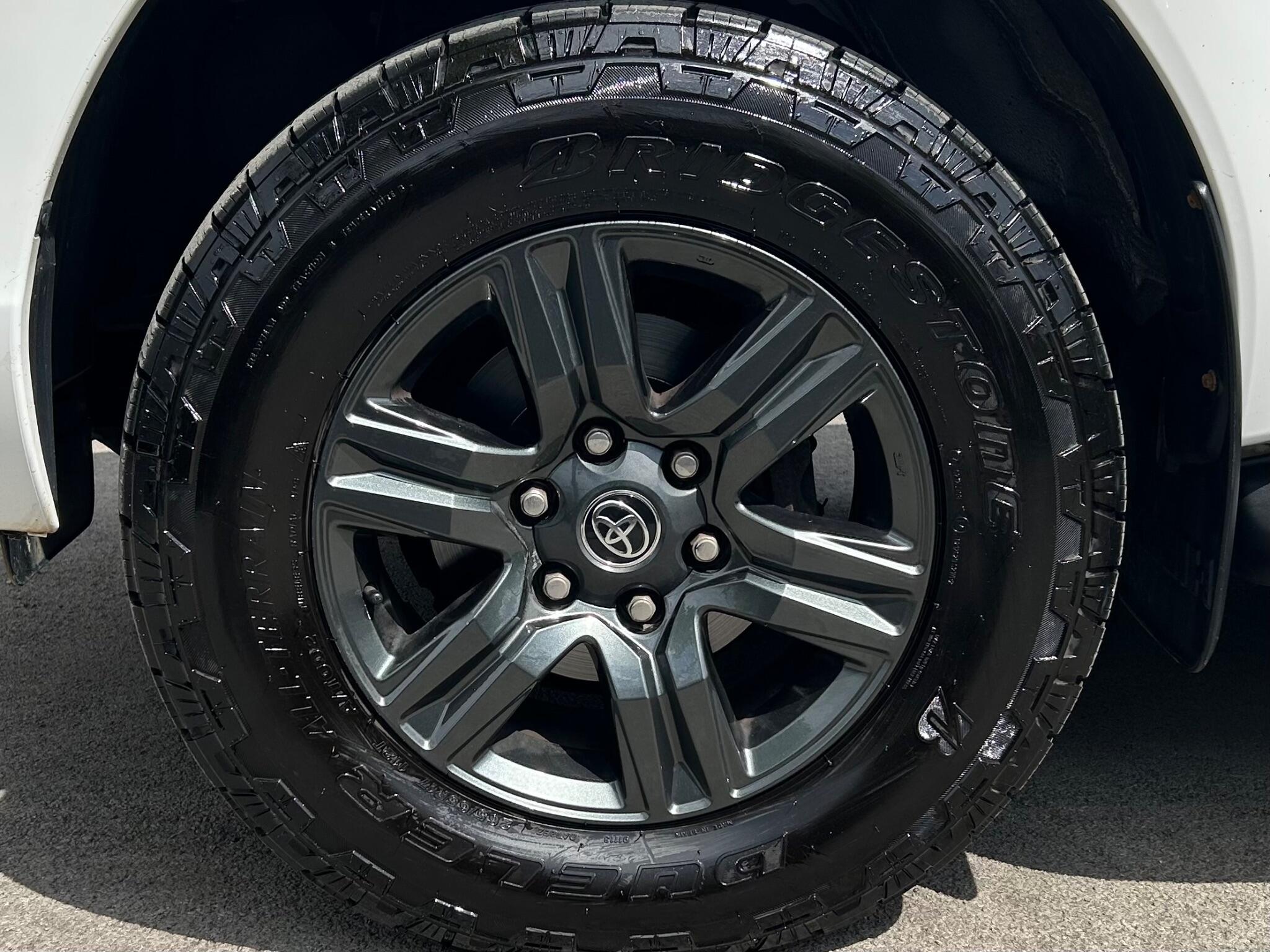 Toyota Hilux view 10