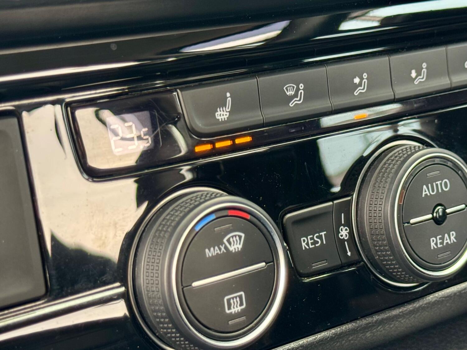 Volkswagen Caravelle view 40