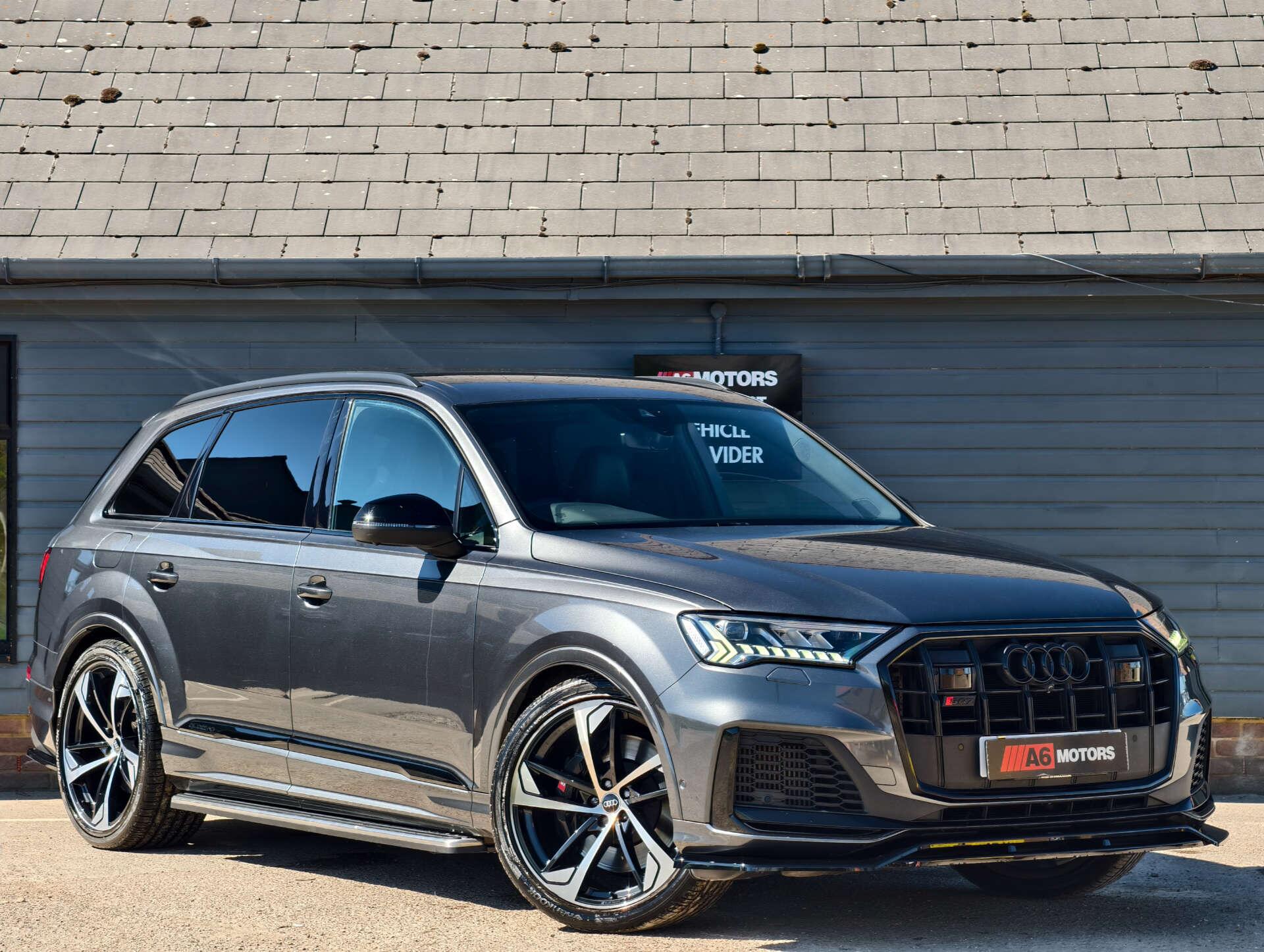 Audi SQ7 view 10