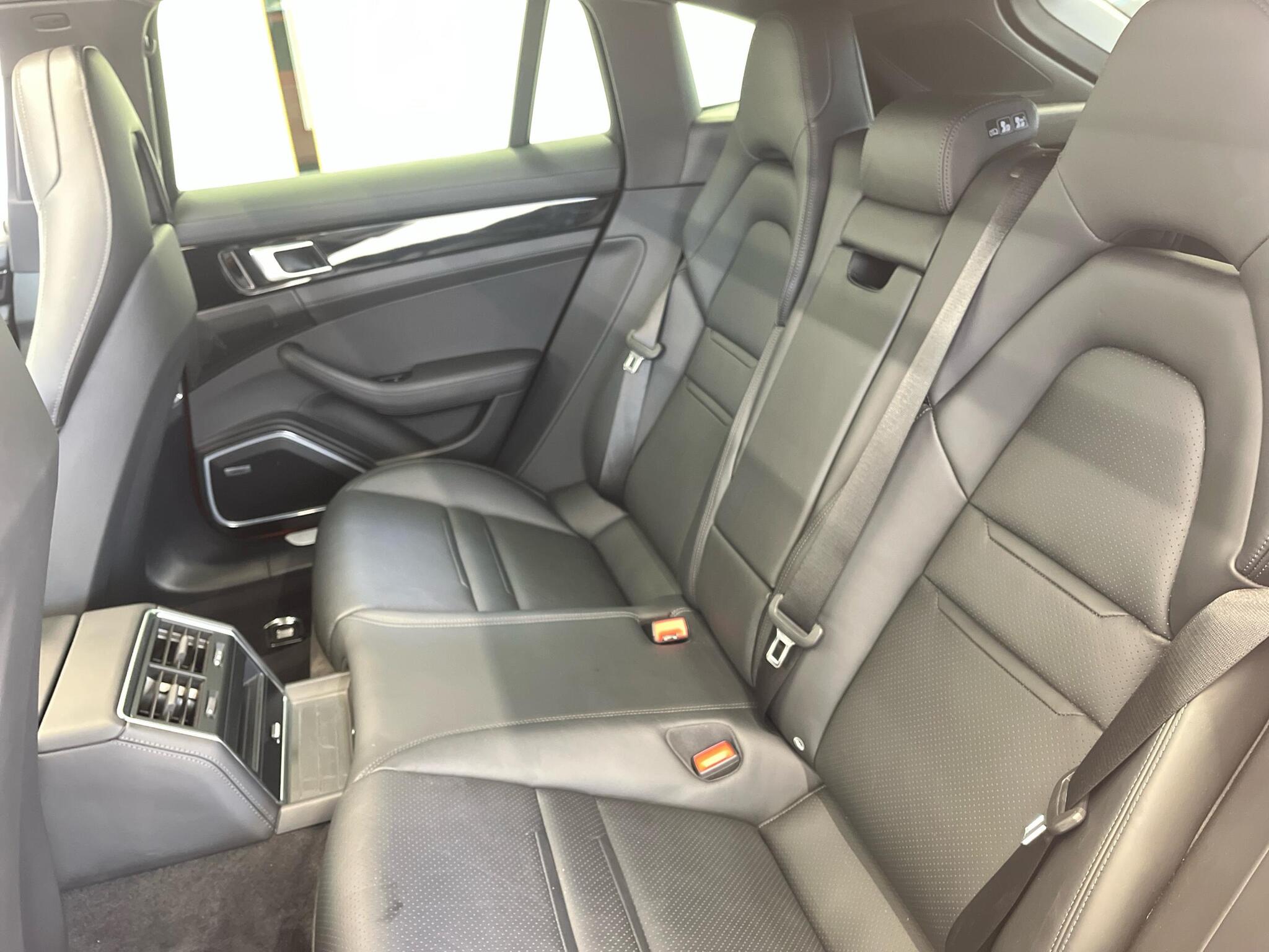 Porsche Panamera view 29