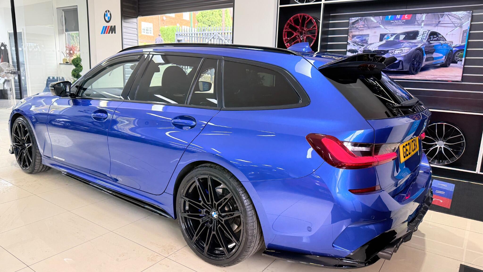 BMW 3 Series view 4