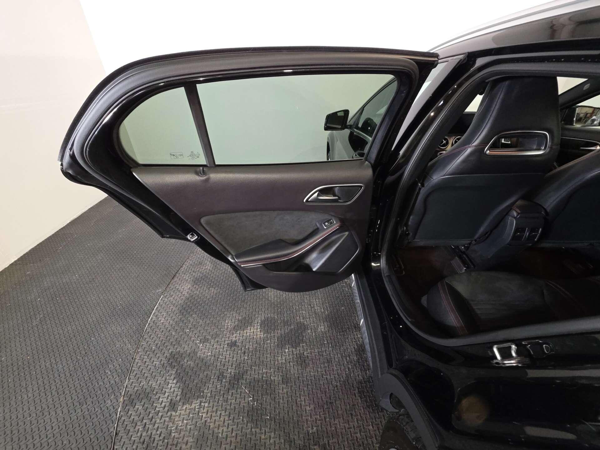 Mercedes-Benz GLA view 55