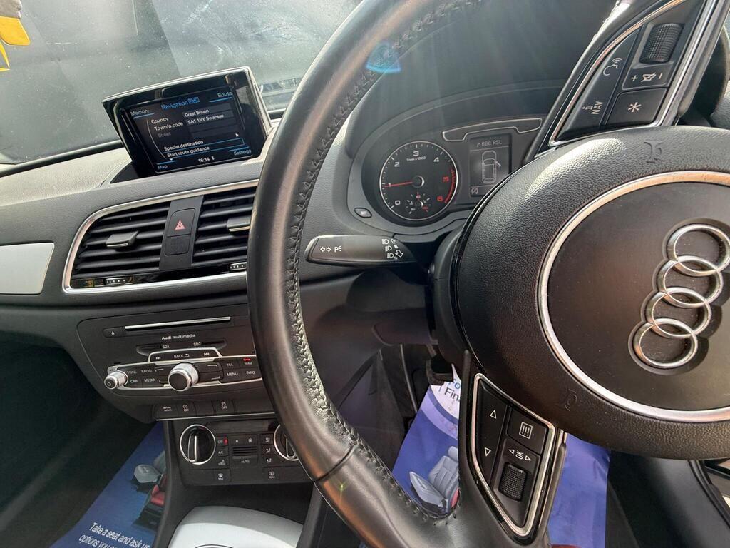 Audi Q3 view 25