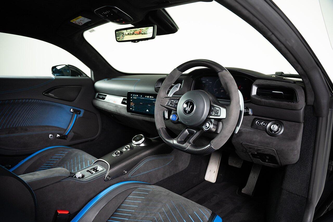 Maserati MC20 view 16