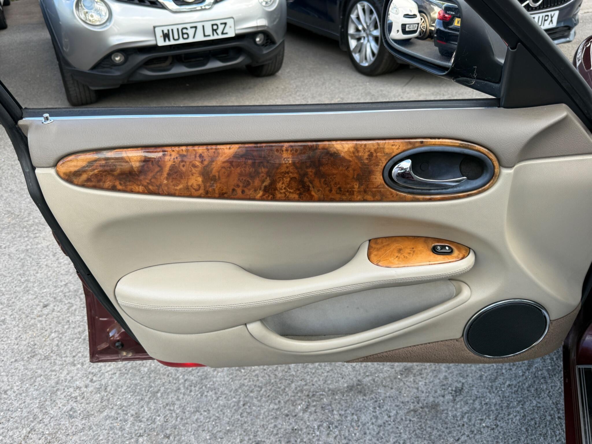 Jaguar XJ - Image 29