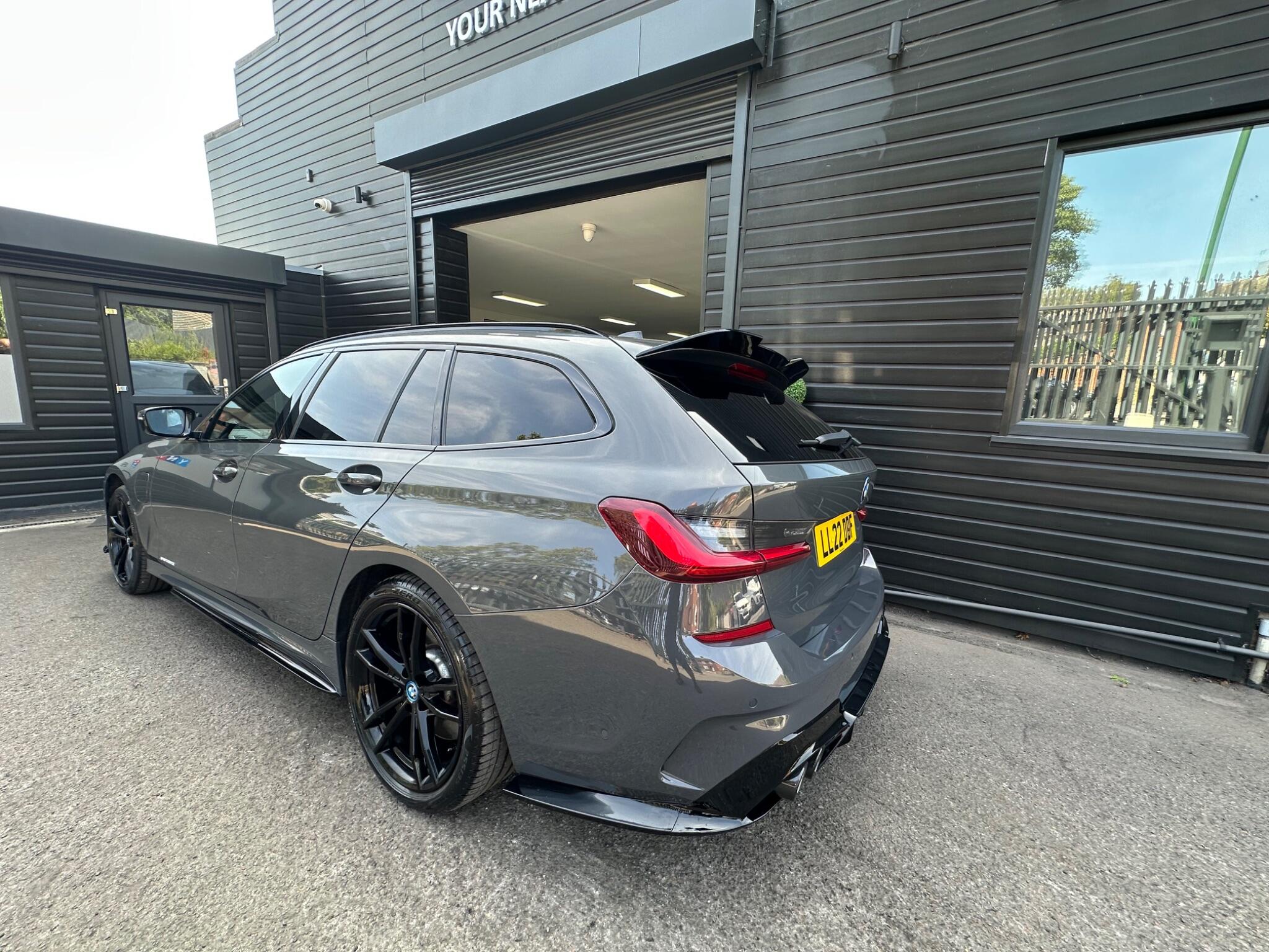 BMW 3 Series view 29
