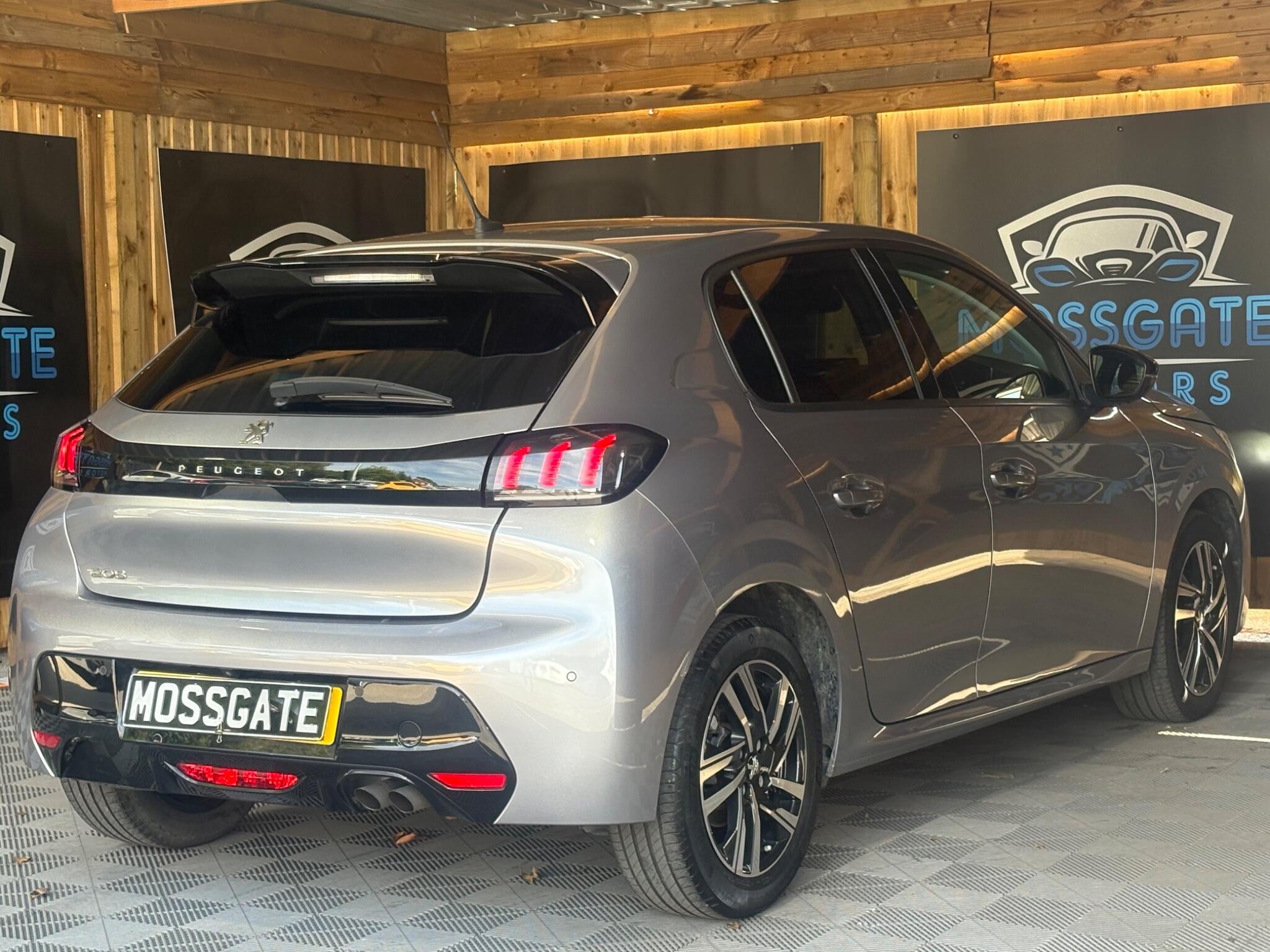 Peugeot 208 view 9