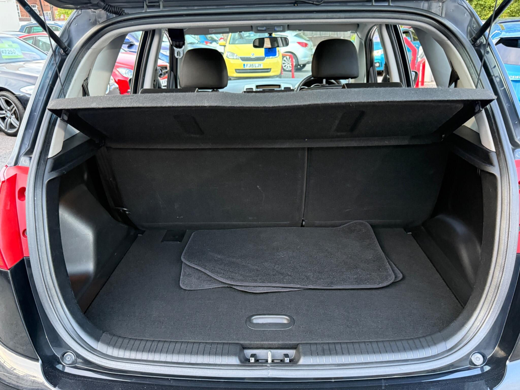 Kia Venga - Image 39
