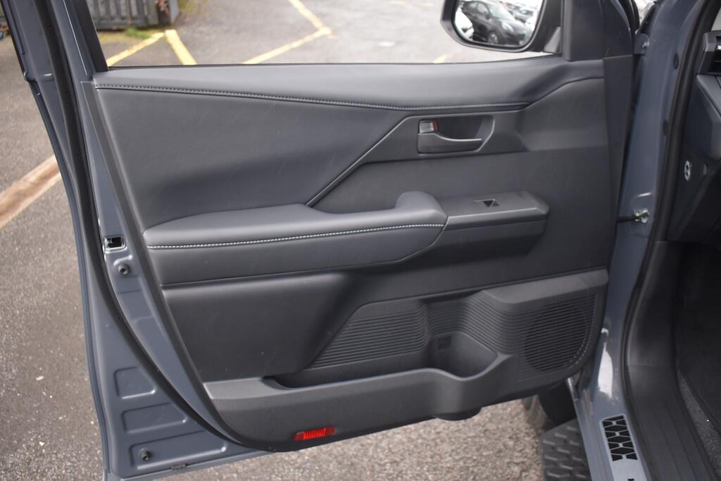 Toyota Hilux view 38