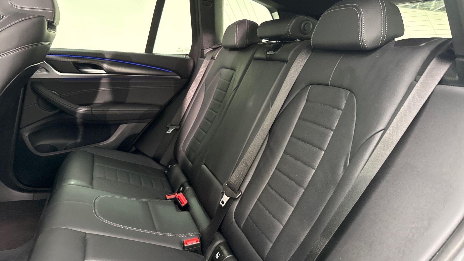 BMW X3 view 12